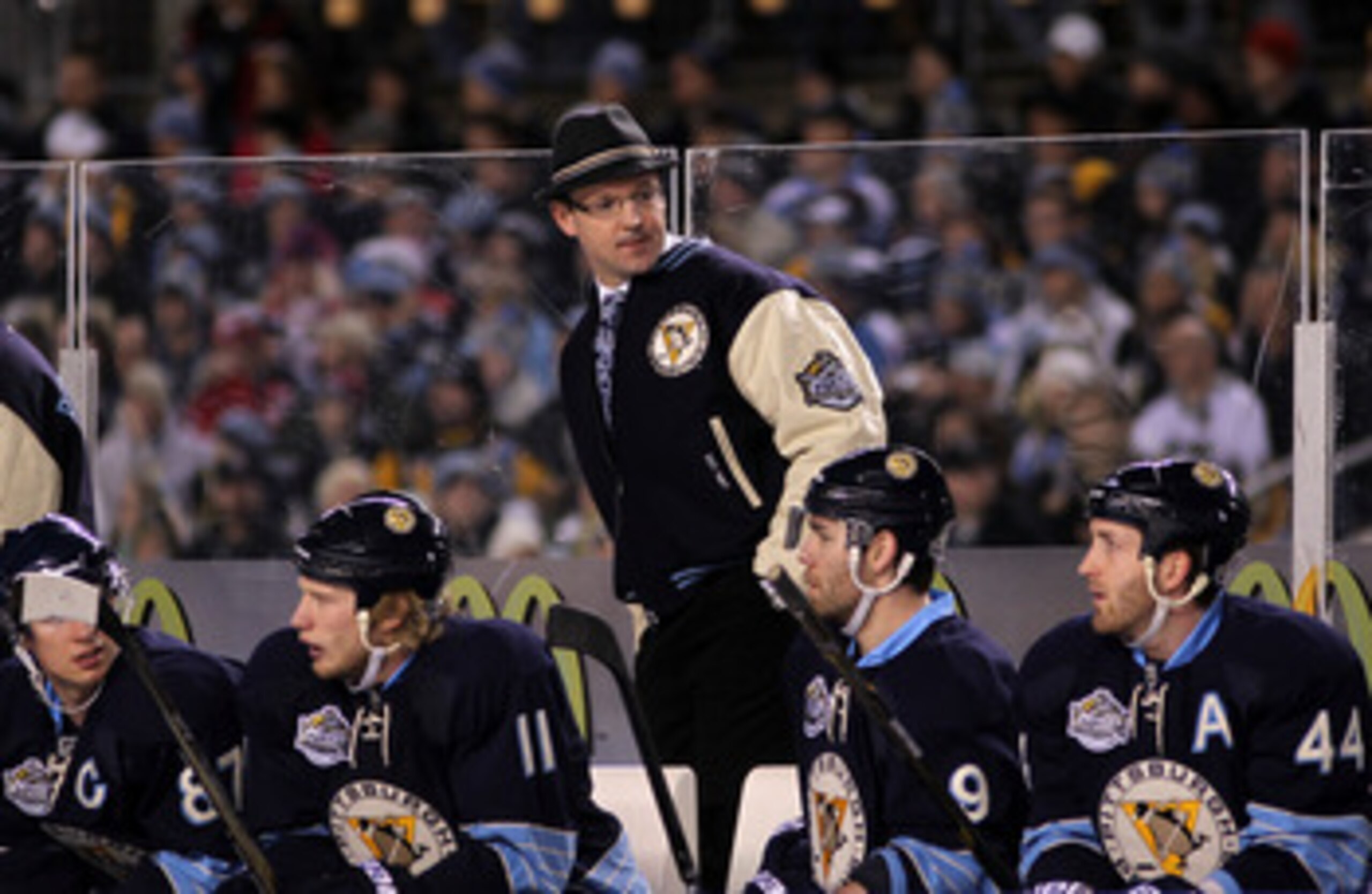 PITTSBURGH, PA - JANUARY 01:  Head coach Dan Bylsma talks with players on the bench during the 2011 NHL Bridgestone Winter Classic against the Washington Capitals at Heinz Field on January 1, 2011 in Pittsburgh, Pennsylvania.  (Photo by Jamie Squire/Getty