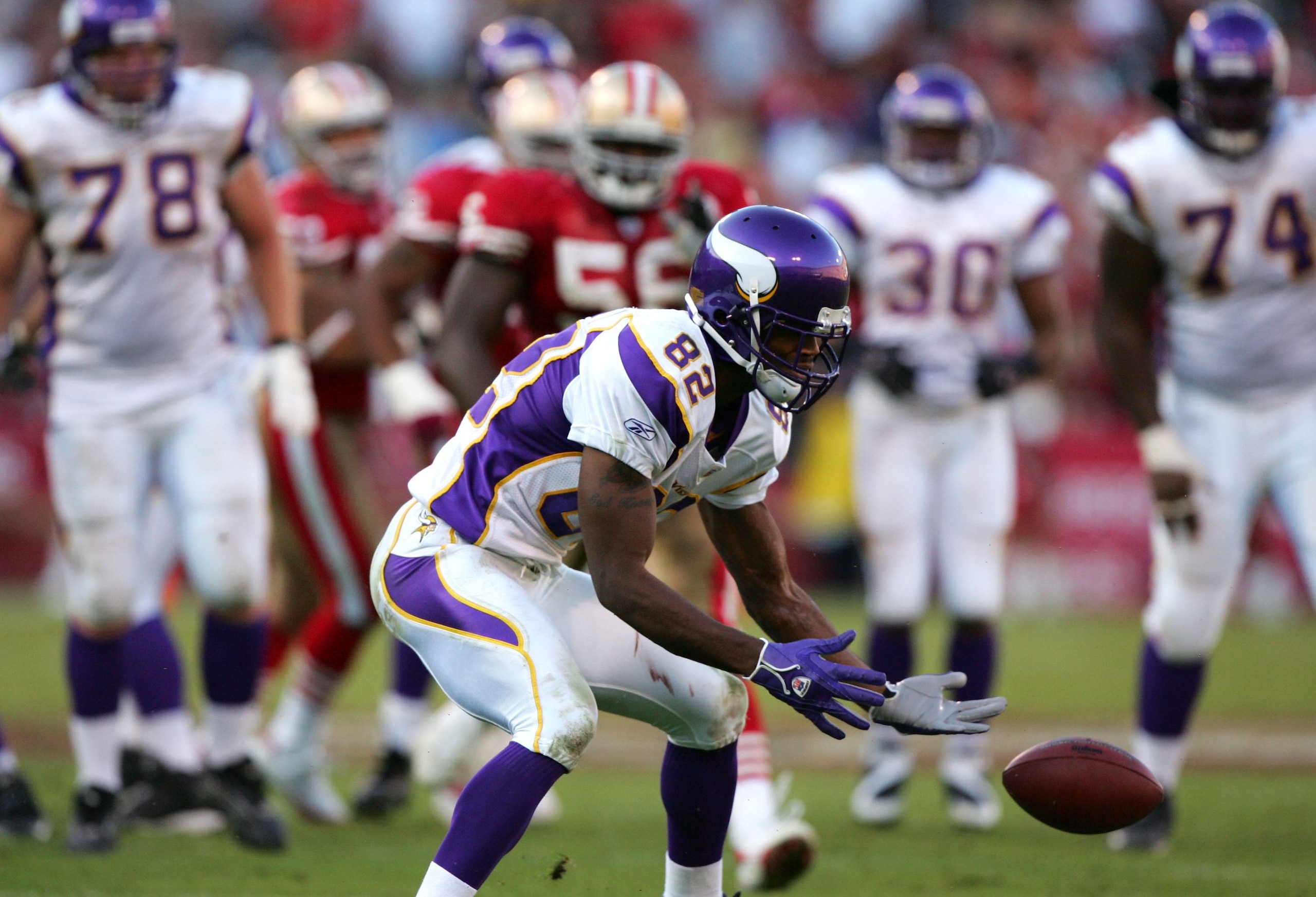 SAN FRANCISCO - NOVEMBER 05: Troy Williamson #82 of the Minnesota Vikings drops the ball on the third down of their final drive of the game against the San Francisco 49ers at Monster Park on November 5, 2006 in San Francisco, California. (Photo by Jed Ja SAN FRANCISCO - NOVEMBER 05: Troy Williamson #82 of the Minnesota Vikings drops the ball on the third down of their final drive of the game against the San Francisco 49ers at Monster Park on November 5, 2006 in San Francisco, California. (Photo by Jed Ja