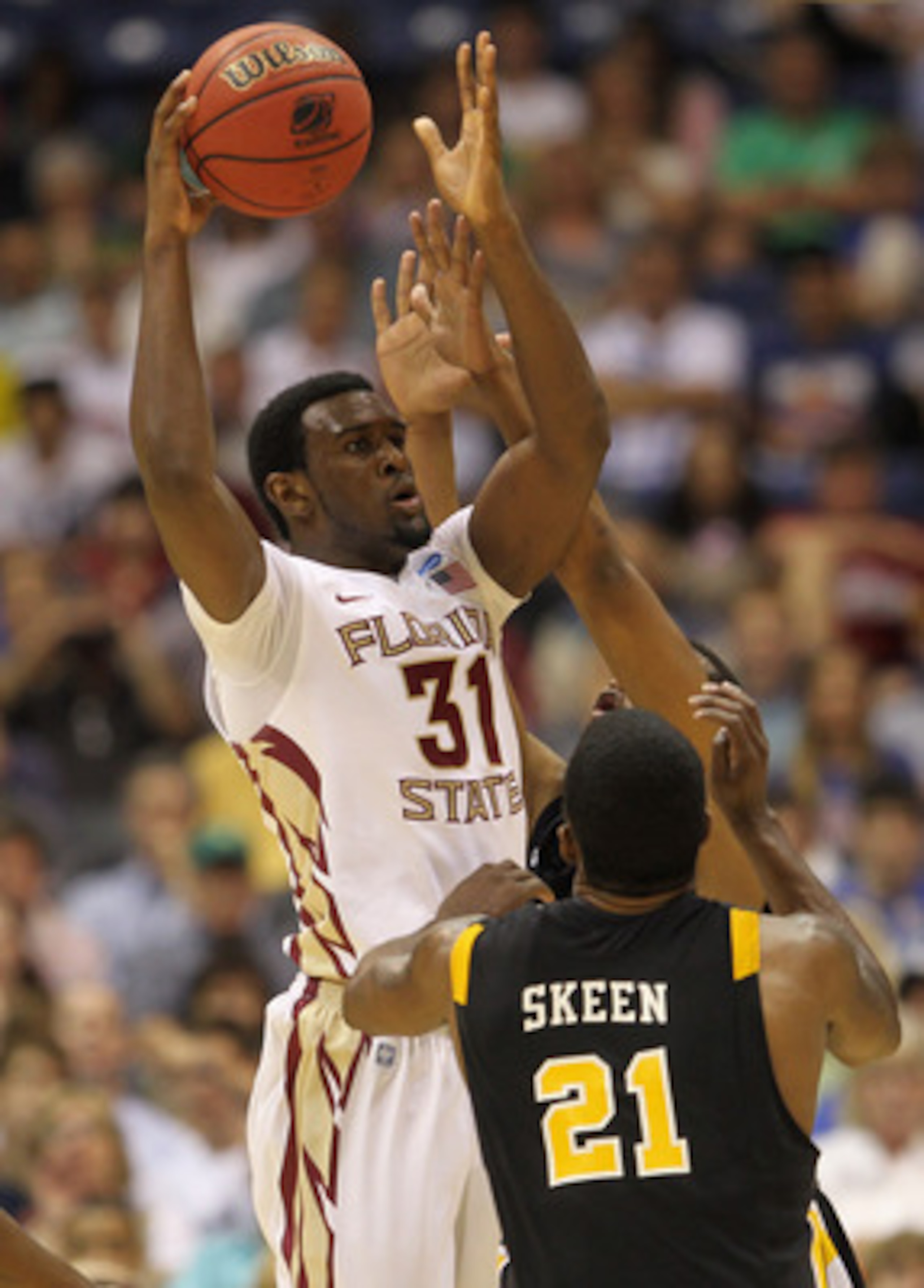 SAN ANTONIO, TX - MARCH 25:  Chris Singleton #31 of the Florida State Seminoles looks to pass the ball against Jamie Skeen #21 of the Virginia Commonwealth Rams during the southwest regional of the 2011 NCAA men's basketball tournament at the Alamodome on