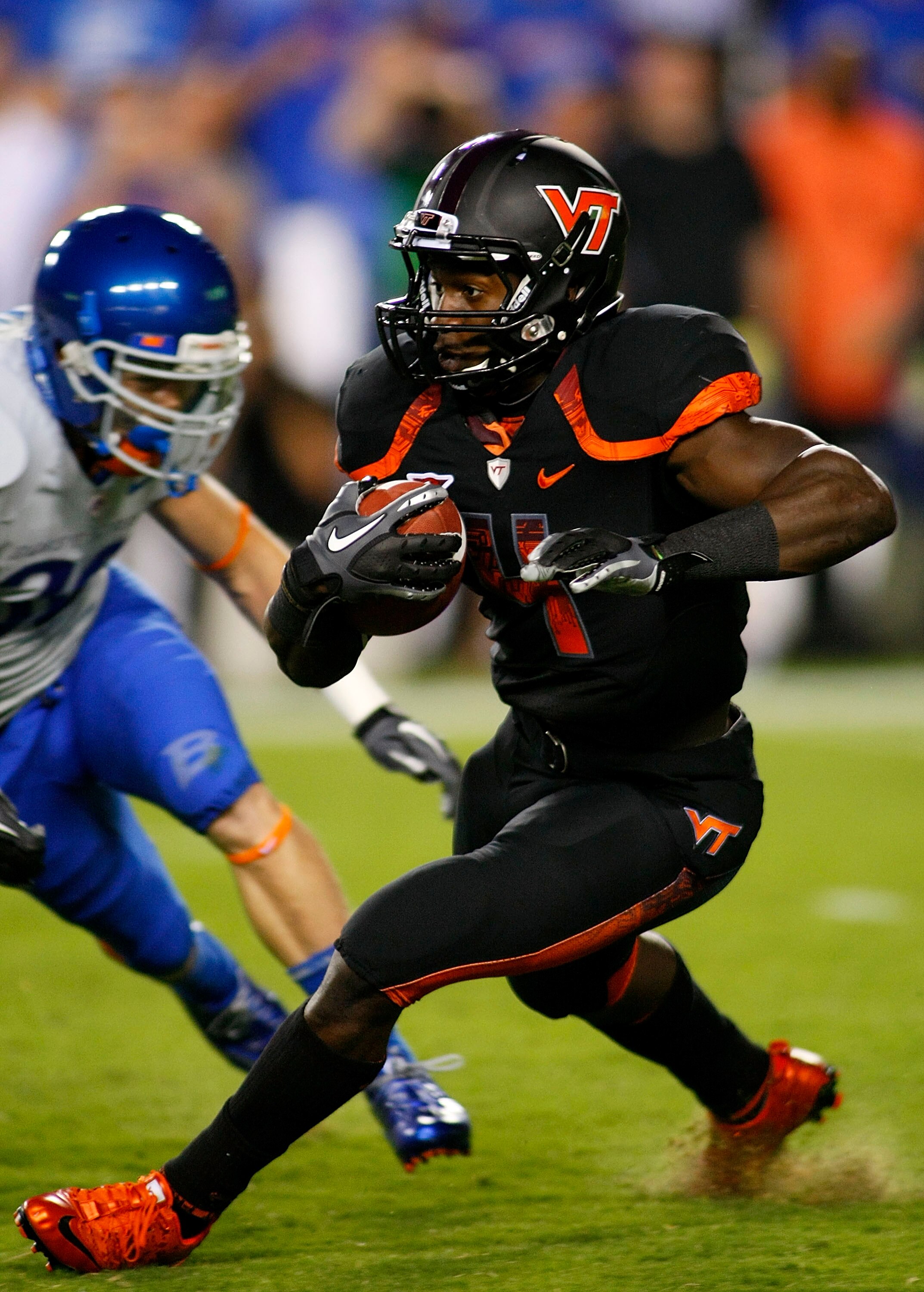 LANDOVER, MD - SEPTEMBER 06:  Tail back David Wilson #4 of the Virginia Tech Hokies returns a kickoff against the Boise State Broncos at FedExField on September 6, 2010 in Landover, Maryland.  (Photo by Geoff Burke/Getty Images)
