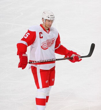 BUFFALO, NY - FEBRUARY 26:  Nicklas Lidstorm #5 of the Detroit Red Wings skates against the Buffalo Sabres  at HSBC Arena on February 26, 2011 in Buffalo, New York. Detroit won 3-2 in a shootout.  (Photo by Rick Stewart/Getty Images)