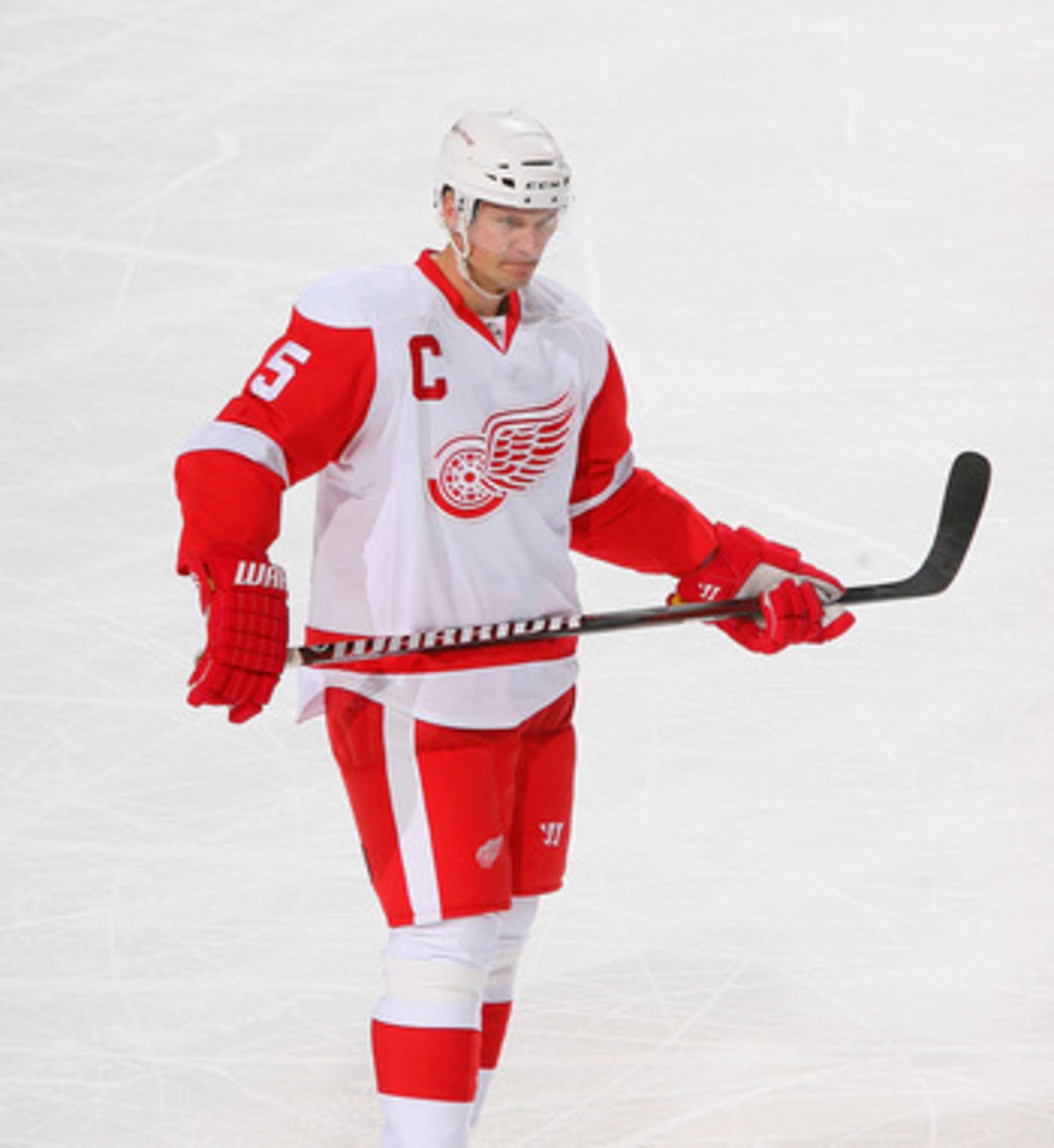 BUFFALO, NY - FEBRUARY 26:  Nicklas Lidstorm #5 of the Detroit Red Wings skates against the Buffalo Sabres  at HSBC Arena on February 26, 2011 in Buffalo, New York. Detroit won 3-2 in a shootout.  (Photo by Rick Stewart/Getty Images)