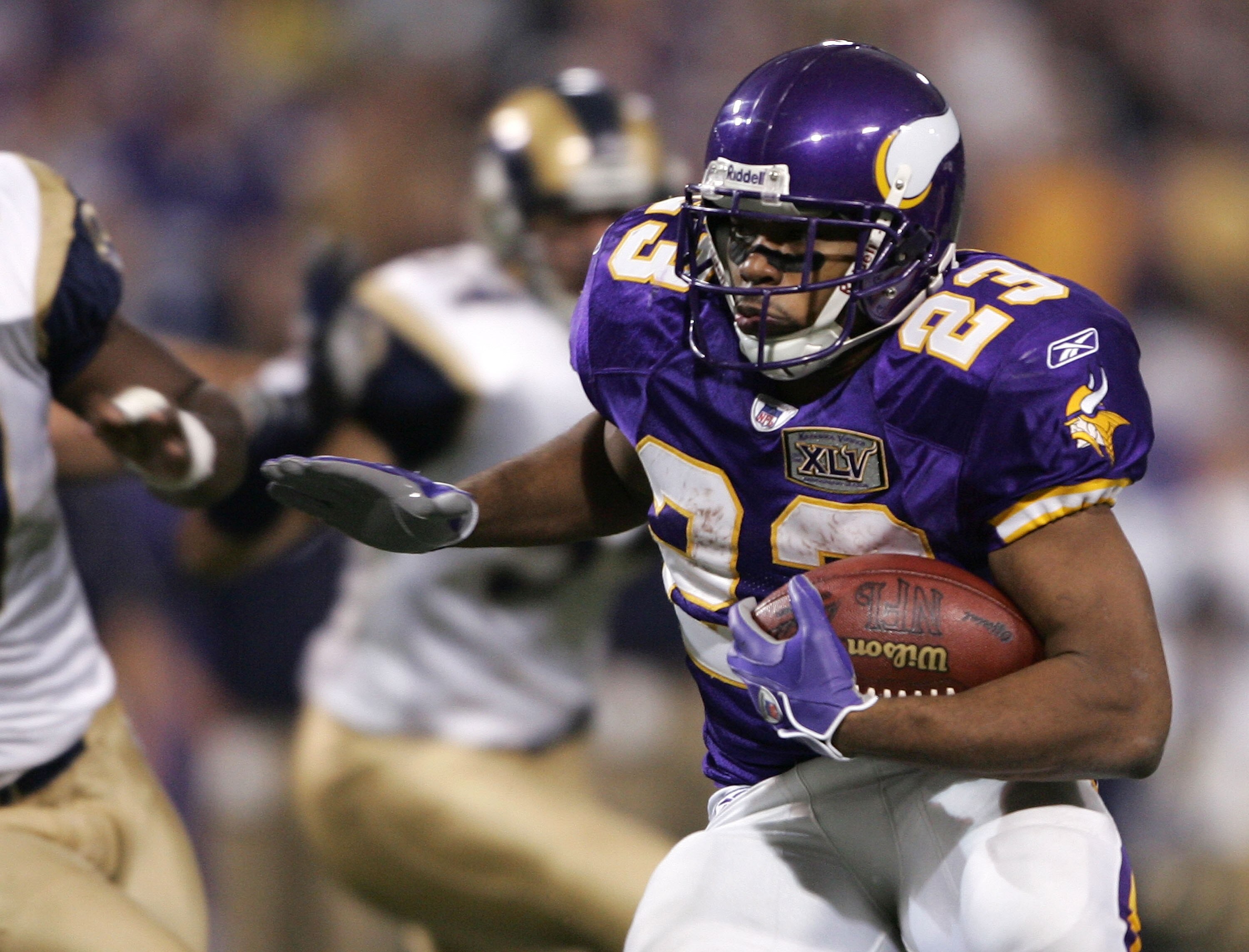 MINNEAPOLIS, MN - DECEMBER 11:  Michael Bennett #23 of the Minnesota Vikings carries the ball in the second half against the St Louis Rams on December 11, 2005 at the Hubert H. Humphrey Metrodome in Minneapolis, Minnesota. The Minnesota Vikings defeated t