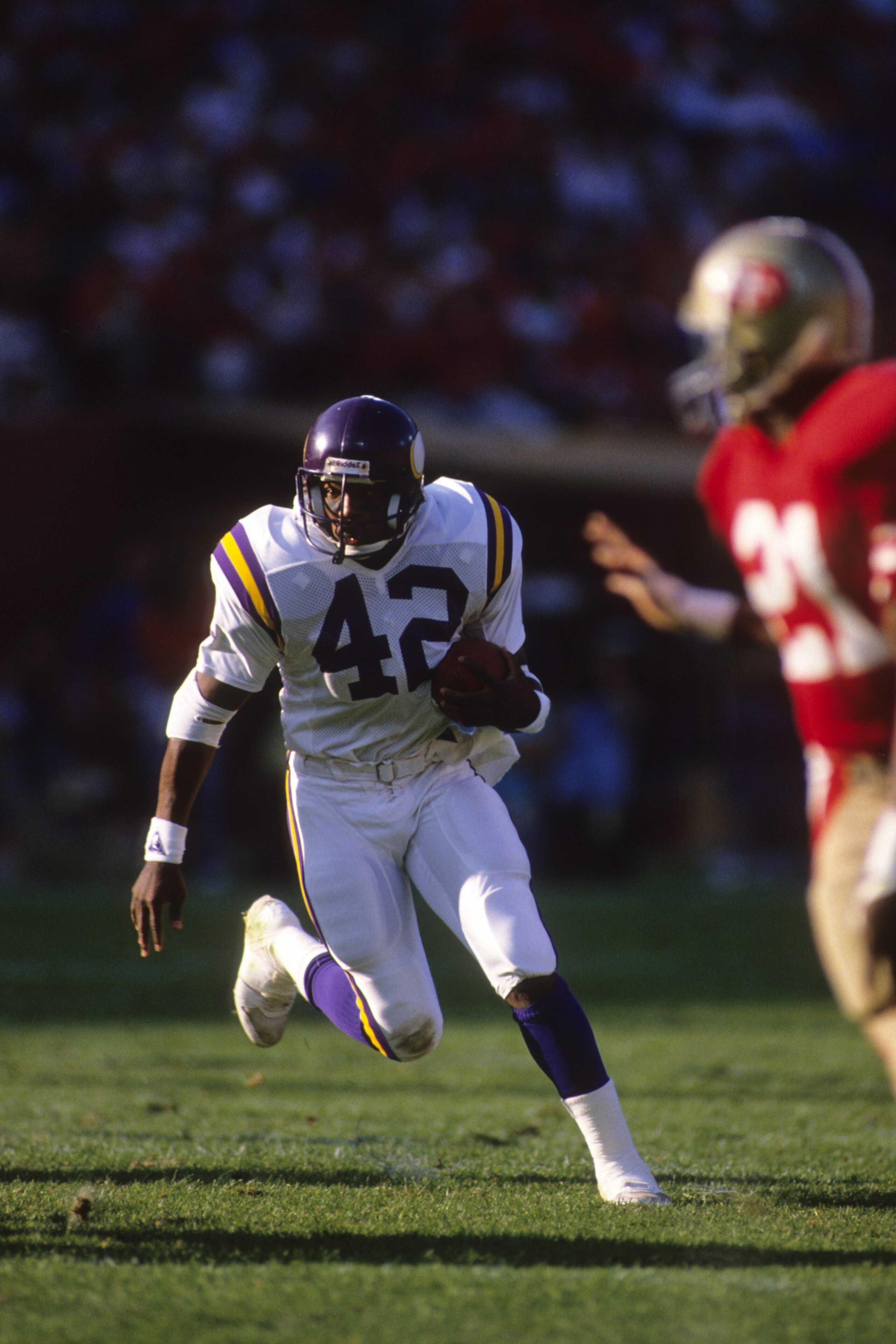 SAN FRANCISCO - OCTOBER 30: Running back D. J. Dozier #42 of the Minnesota Vikings rushes for yards against the San Francisco 49ers during a game at Candlestick Park on October 30, 1988 in San Francisco, California. The 49er won 24-21. (Photo by George SAN FRANCISCO - OCTOBER 30: Running back D. J. Dozier #42 of the Minnesota Vikings rushes for yards against the San Francisco 49ers during a game at Candlestick Park on October 30, 1988 in San Francisco, California. The 49er won 24-21. (Photo by George