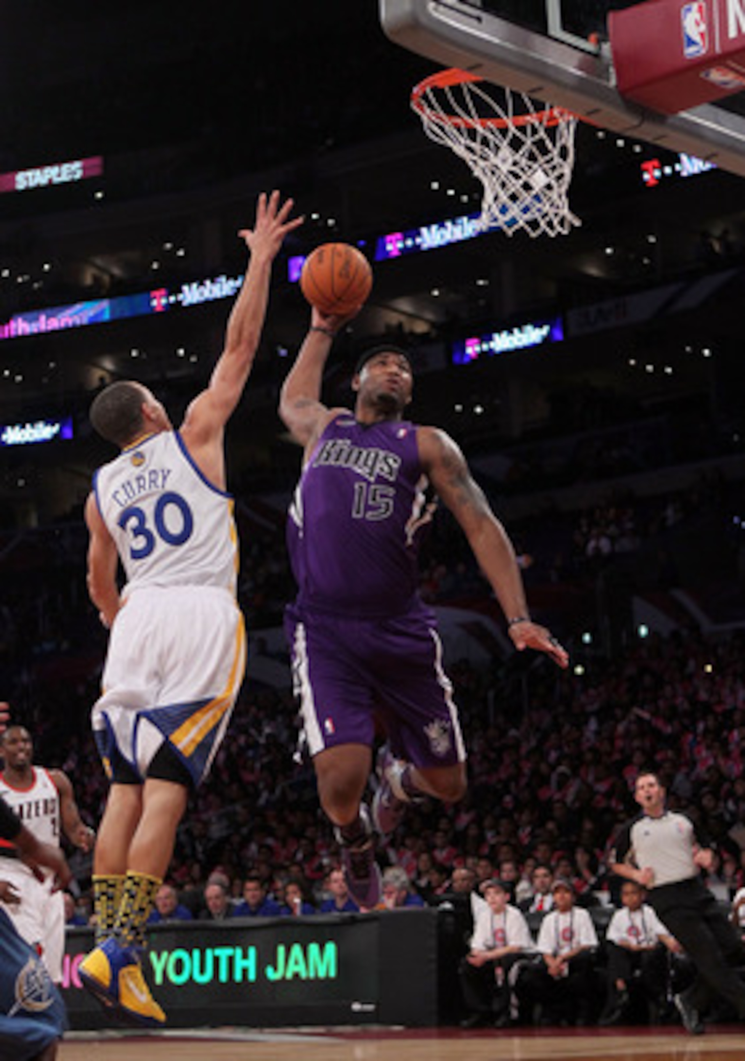 LOS ANGELES, CA - FEBRUARY 18:  DeMarcus Cousins #15 of the Sacramento Kings and the Rookie Team goes up for a dunk over Stephen Curry #30 of the Golden State Warriors and the Sophomore Team in the first half during the T-Mobile Rookie Challenge and Youth