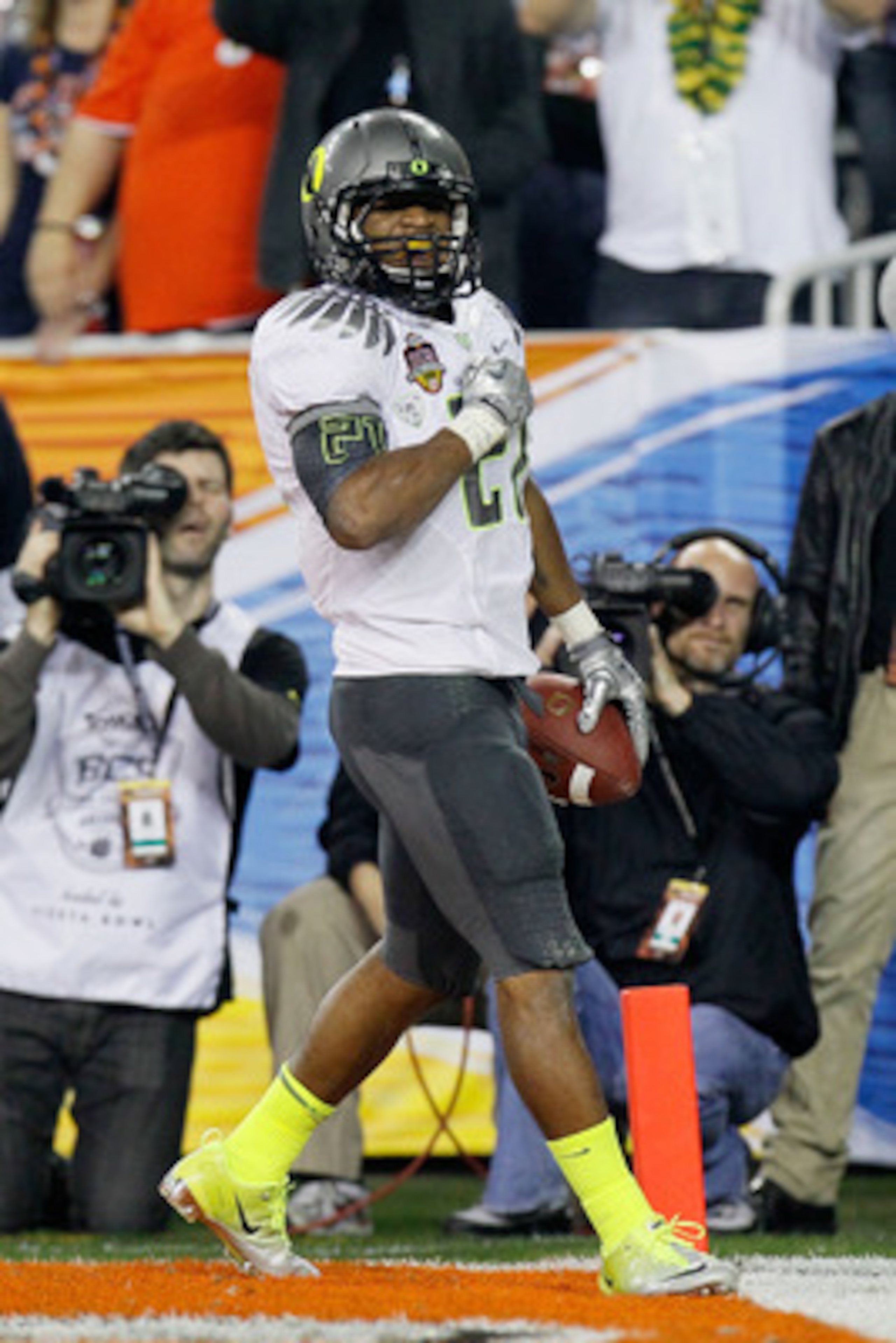 GLENDALE, AZ - JANUARY 10: LaMichael James #21 of the Oregon Ducks celebrates during their Tostitos BCS National Championship Game against the Auburn Tigers at University of Phoenix Stadium on January 10, 2011 in Glendale, Arizona. (Photo by Kevin C. Co GLENDALE, AZ - JANUARY 10: LaMichael James #21 of the Oregon Ducks celebrates during their Tostitos BCS National Championship Game against the Auburn Tigers at University of Phoenix Stadium on January 10, 2011 in Glendale, Arizona. (Photo by Kevin C. Co