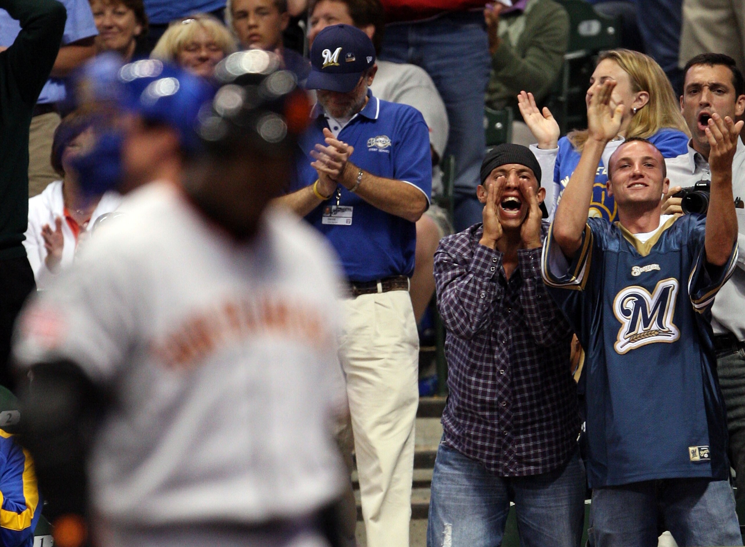 MILWAUKEE - JULY 20: Fans heckle Barry Bonds #25 of the San Francisco Giants as he walks back to the dugout after striking out during the 8th inning of the game against the Milwaukee Brewers on July 20, 2007 at Miller Park in Milwaukee, Wisconsin. (Phot MILWAUKEE - JULY 20: Fans heckle Barry Bonds #25 of the San Francisco Giants as he walks back to the dugout after striking out during the 8th inning of the game against the Milwaukee Brewers on July 20, 2007 at Miller Park in Milwaukee, Wisconsin. (Phot