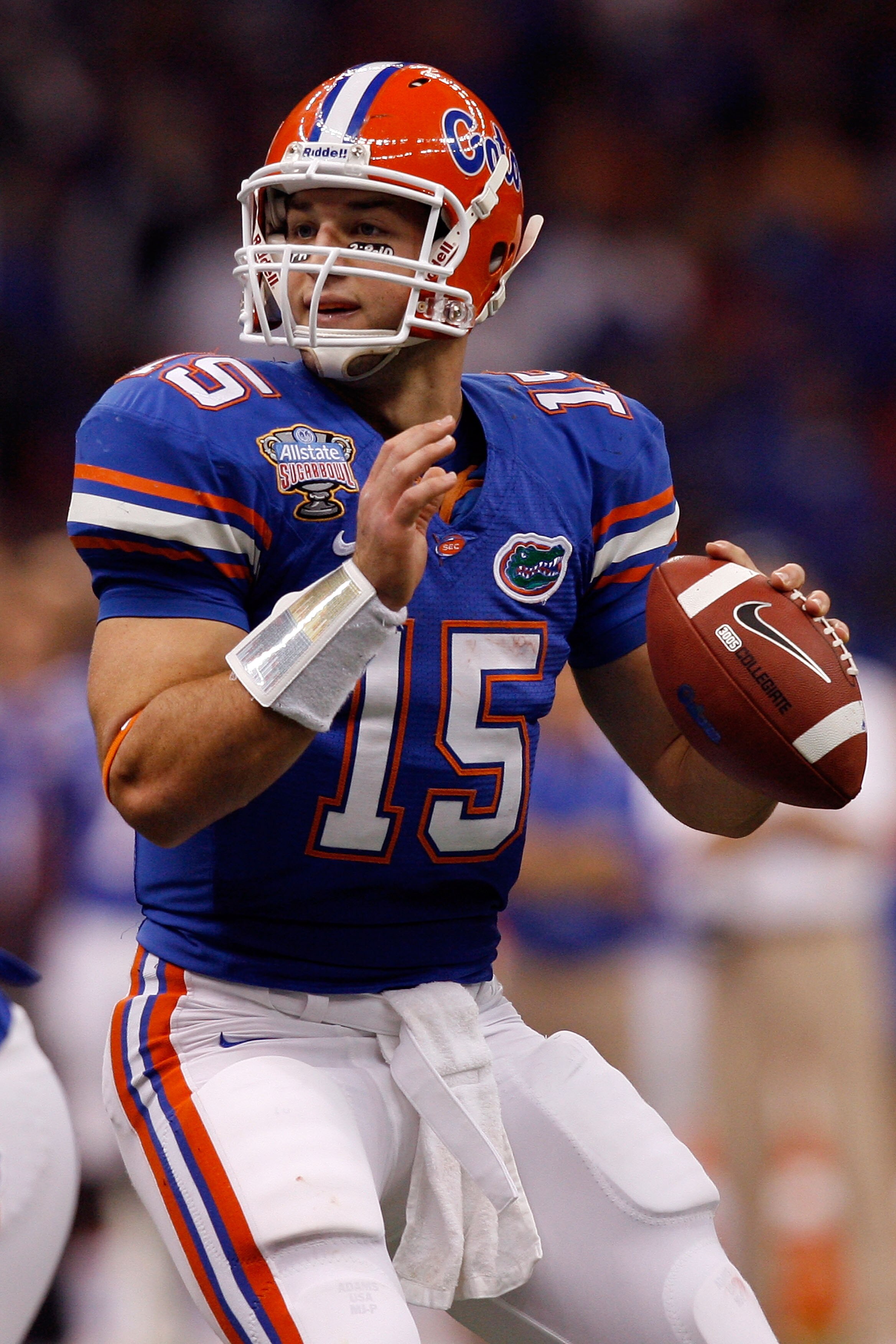 NEW ORLEANS - JANUARY 01:  Quarterback Tim Tebow #15 of the Florida Gators throws a pass against the Cincinnati Bearcats during the Allstate Sugar Bowl at the Louisana Superdome on January 1, 2010 in New Orleans, Louisiana.  (Photo by Matthew Stockman/Get