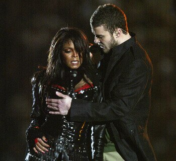 HOUSTON, TX - FEBRUARY 1:  Singers Janet Jackson and Justin Timberlake perform during the halftime show at Super Bowl XXXVIII between the New England Patriots and the Carolina Panthers at Reliant Stadium on February 1, 2004 in Houston, Texas. (Photo by Do