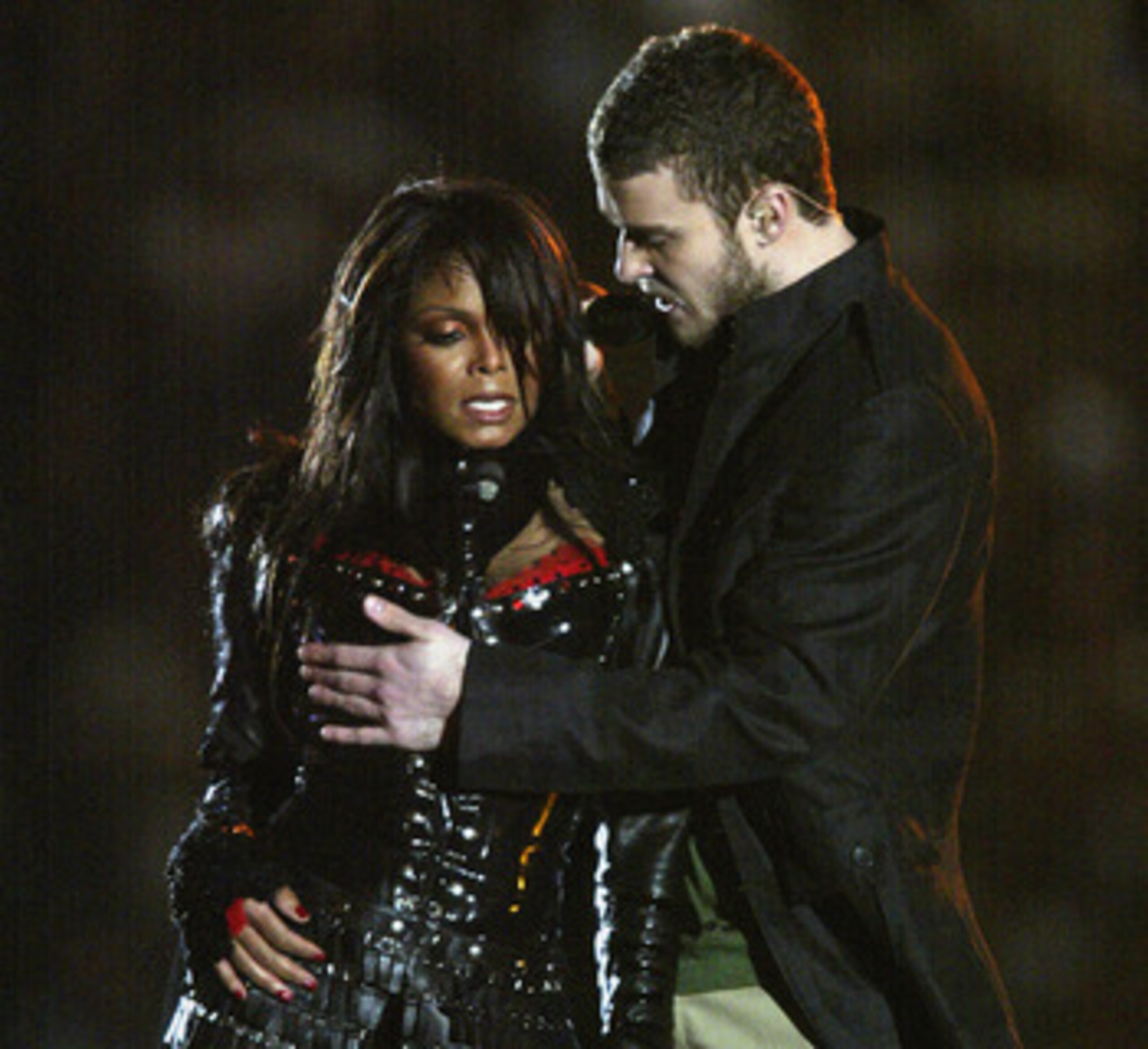 HOUSTON, TX - FEBRUARY 1:  Singers Janet Jackson and Justin Timberlake perform during the halftime show at Super Bowl XXXVIII between the New England Patriots and the Carolina Panthers at Reliant Stadium on February 1, 2004 in Houston, Texas. (Photo by Do