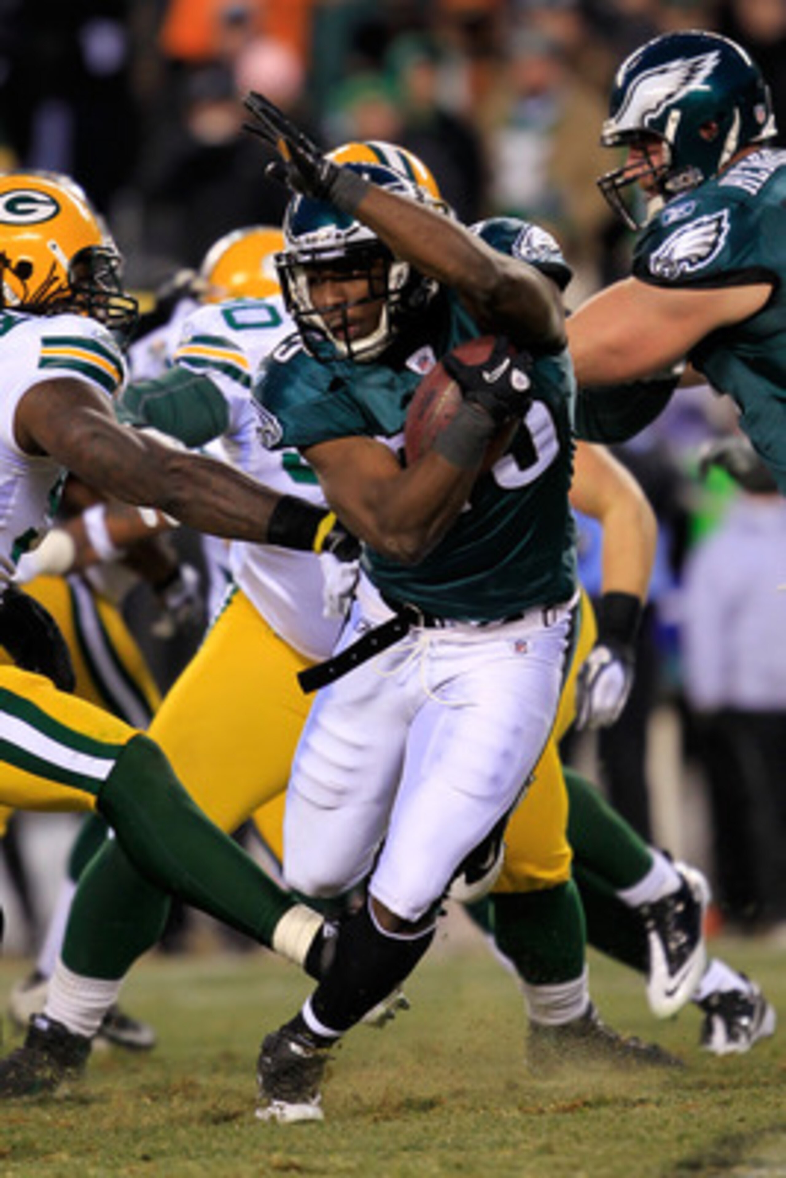 PHILADELPHIA, PA - JANUARY 09:  LeSean McCoy #25 of the Philadelphia Eagles carries the ball against the Green Bay Packers during the 2011 NFC wild card playoff game at Lincoln Financial Field on January 9, 2011 in Philadelphia, Pennsylvania.  (Photo by C