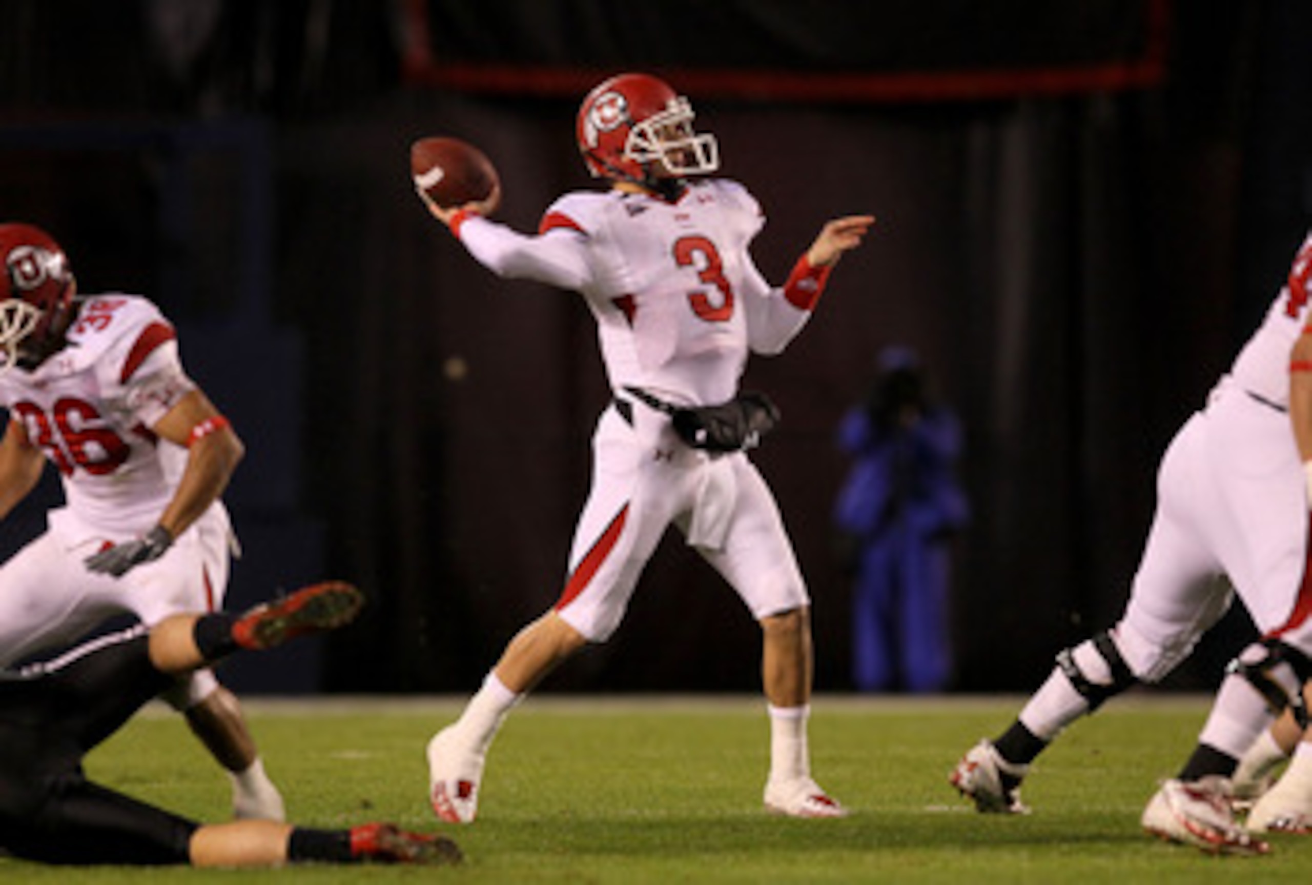 SAN DIEGO - NOVEMBER 20:  Quarterback Jordan Wynn #3 of the Utah Utes throws a pass against the San Diego State Aztecs at Qualcomm Stadium on November 20, 2010 in San Diego, California.  Utah won 38-34.  (Photo by Stephen Dunn/Getty Images)