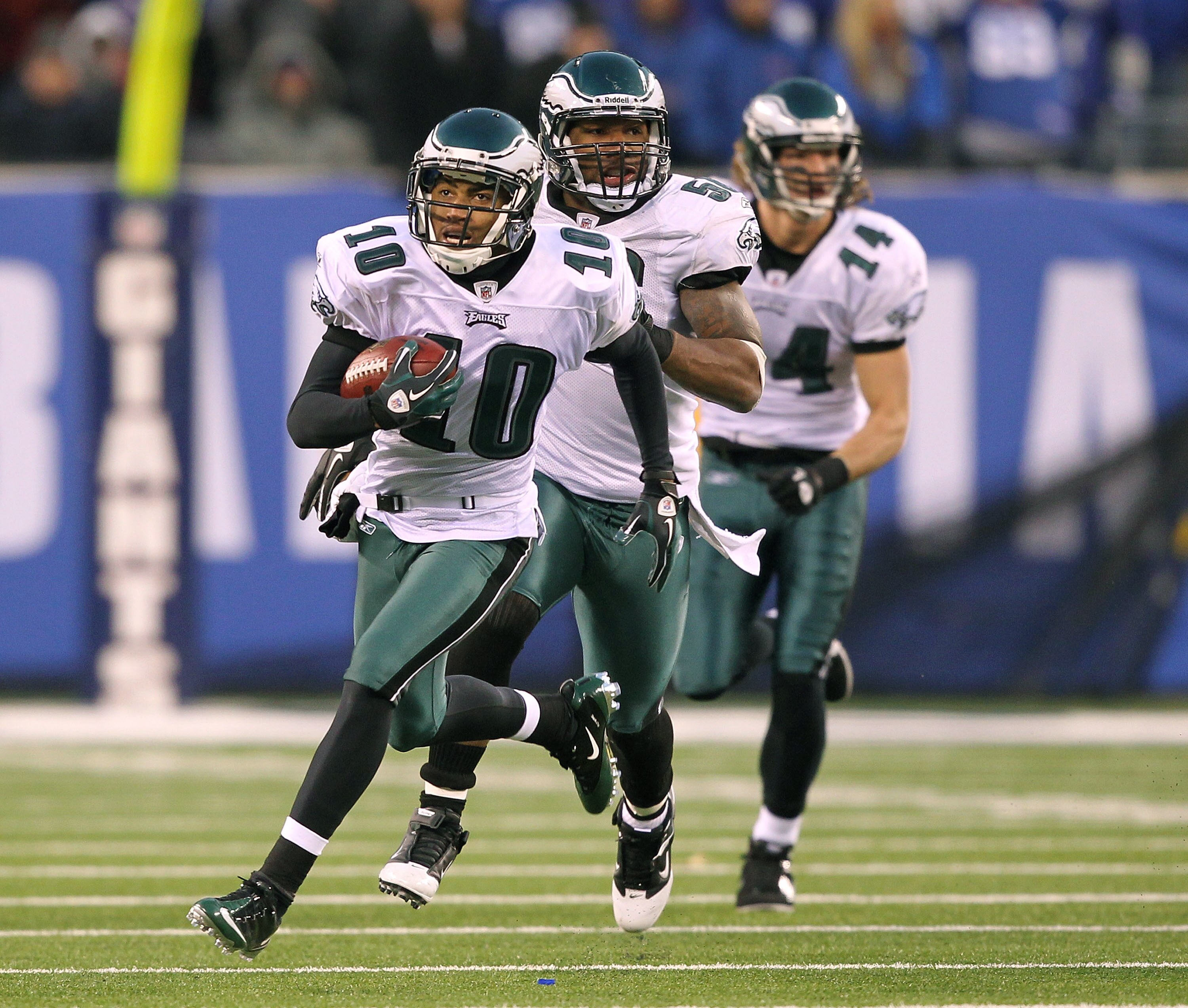 EAST RUTHERFORD, NJ - DECEMBER 19:  DeSean Jackson #10 of the Philadelphia Eagles returns a punt for the winning touchdown as time runs out defeating the New York Giants 38-31 during their game on December 19, 2010 at The New Meadowlands Stadium in East R