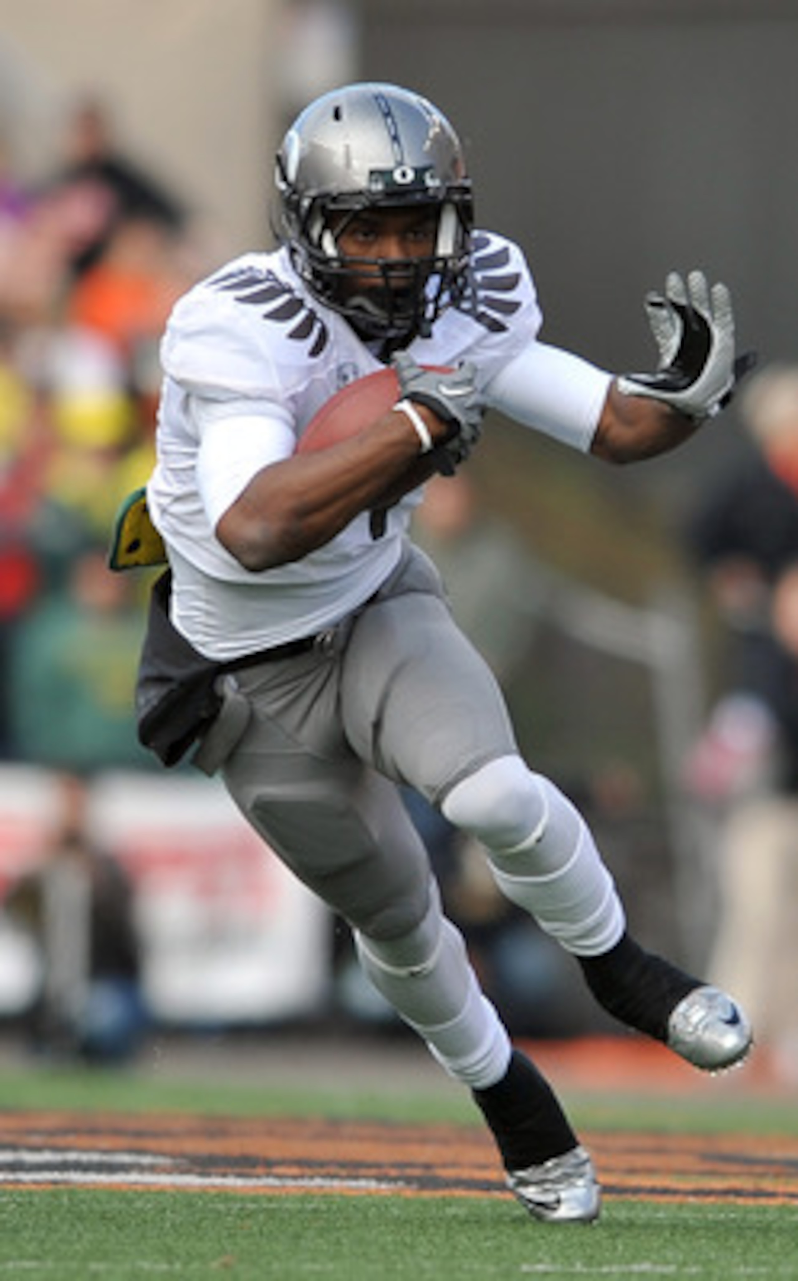 CORVALLIS, OR - DECEMBER 4: Running back Josh Huff #4 of the Oregon Ducks runs with the ball in the second quarter of the game against hte the Oregon State Beavers at Reser Stadium on December 4, 2010 in Corvallis, Oregon. The Ducks beat the Beavers 37-20