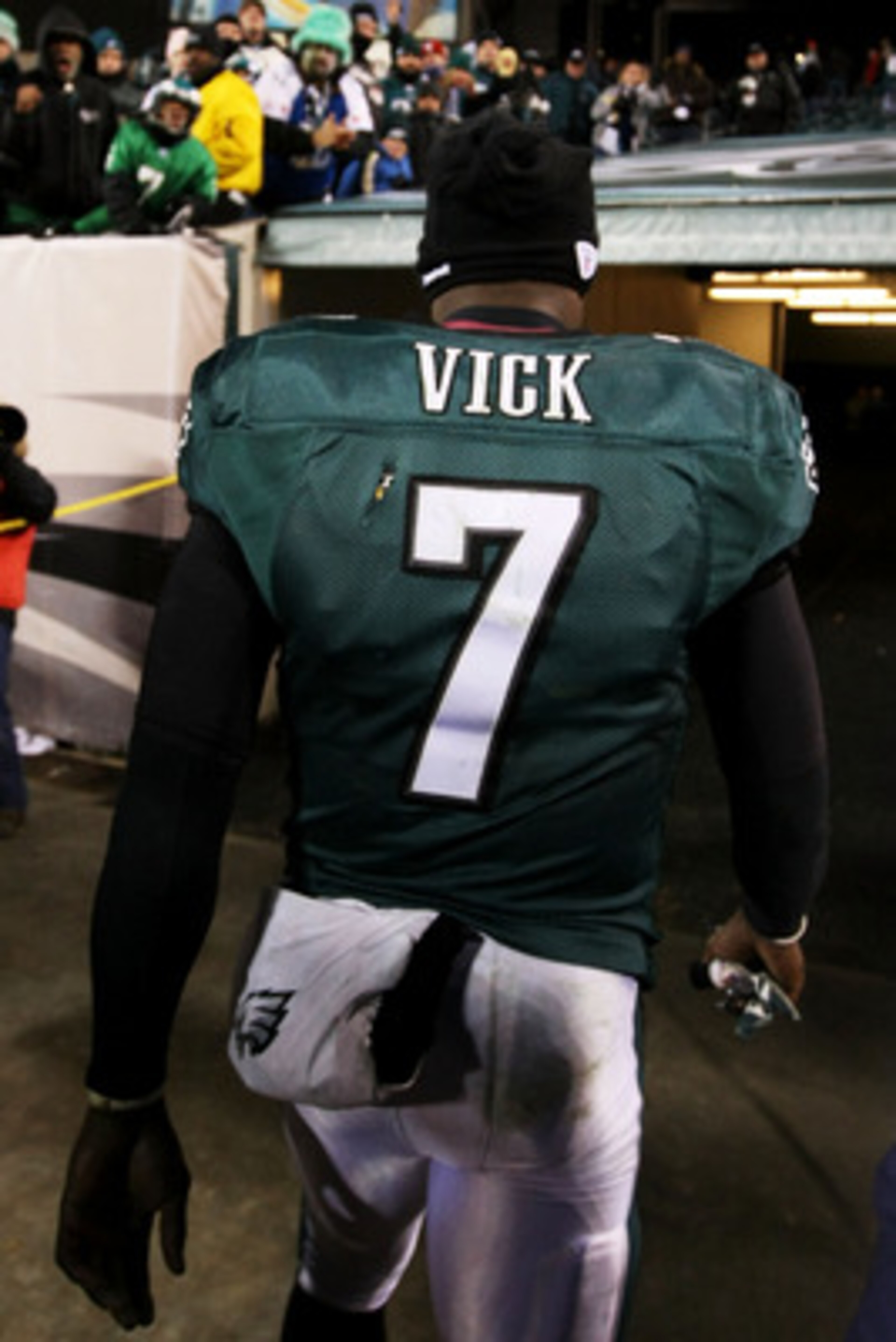 PHILADELPHIA, PA - JANUARY 09:  Michael Vick #7 of the Philadelphia Eagles walks off of the field after losing to the Green Bay Packers during the 2011 NFC wild card playoff game at Lincoln Financial Field on January 9, 2011 in Philadelphia, Pennsylvania.