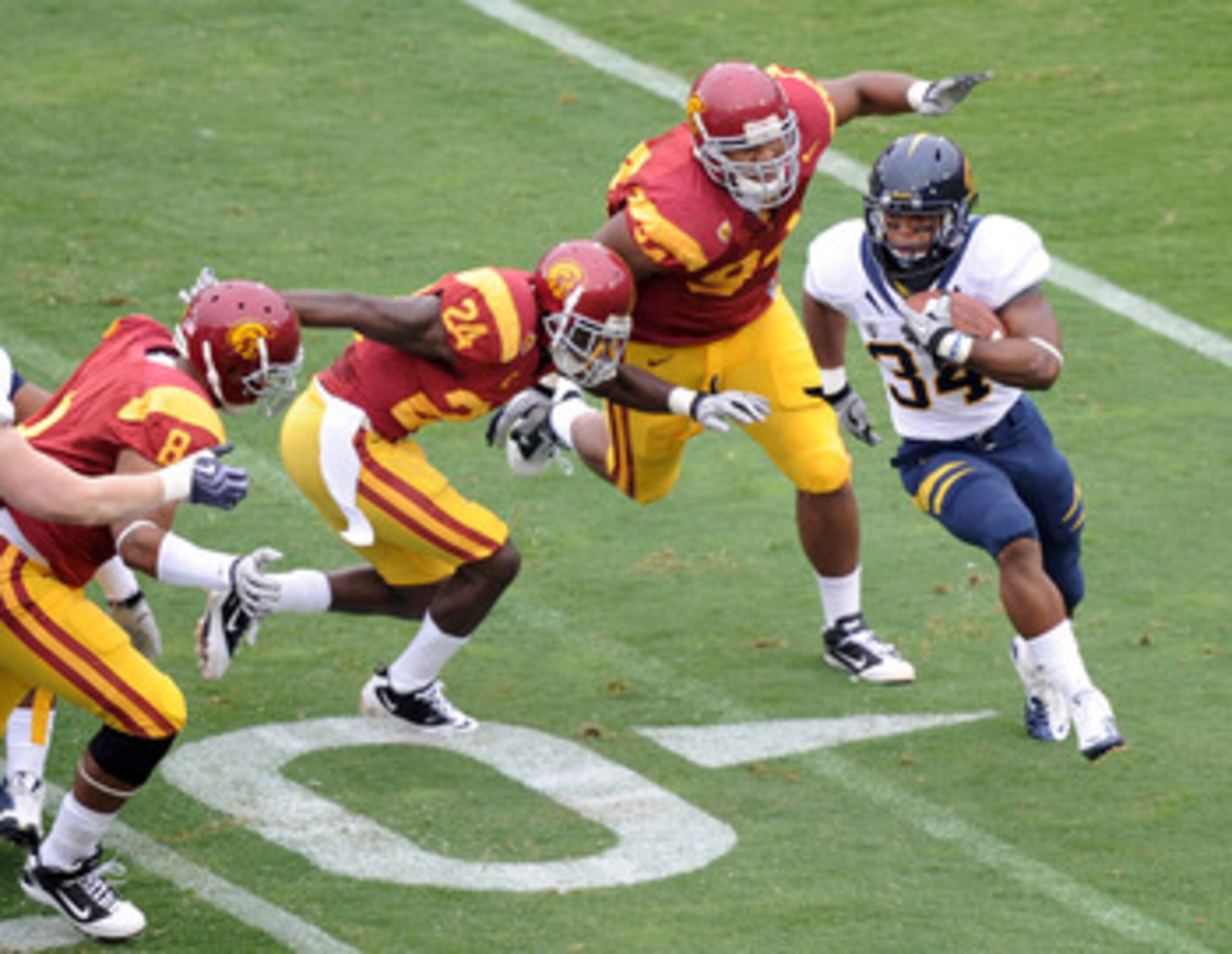 LOS ANGELES, CA - OCTOBER 16: Shane Vereen #34 of the California Golden Bears is chased by Armond Armstead #94, Shareece Wright #24 and Nick Perry #8 of the USC Trojans during the first quarter at Los Angeles Memorial Coliseum on October 16, 2010 in Los LOS ANGELES, CA - OCTOBER 16: Shane Vereen #34 of the California Golden Bears is chased by Armond Armstead #94, Shareece Wright #24 and Nick Perry #8 of the USC Trojans during the first quarter at Los Angeles Memorial Coliseum on October 16, 2010 in Los