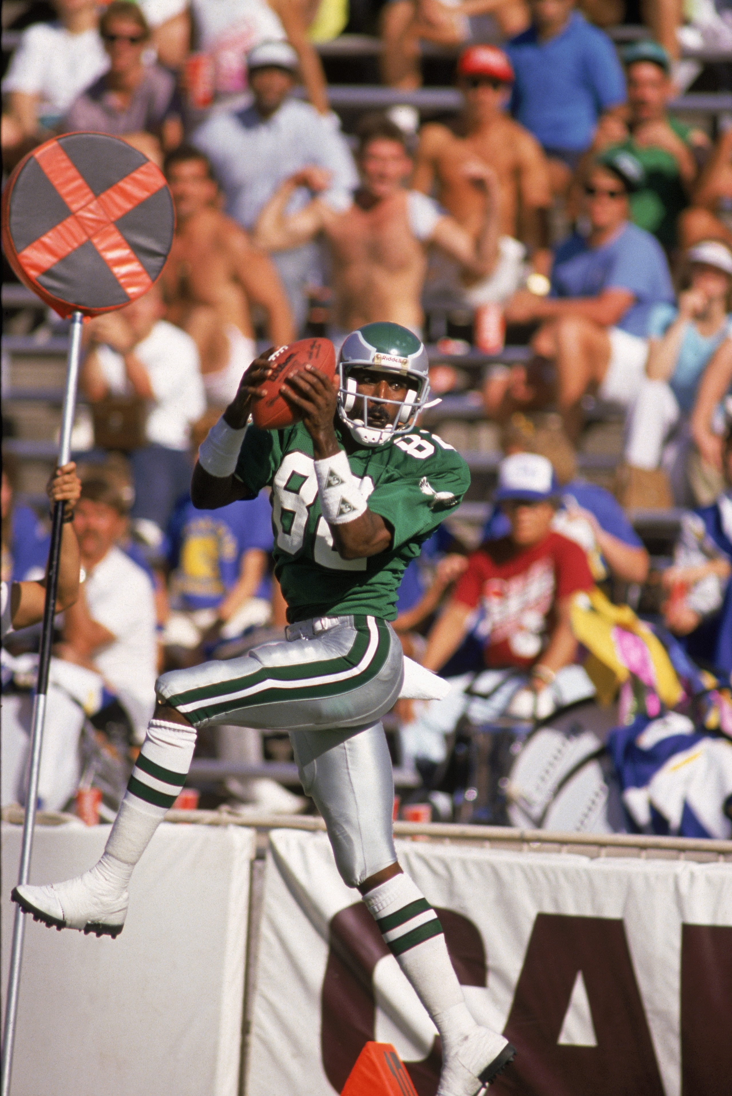1987: Wide receiver Mike Quick #82 of the Philadelphia Eagles leaps to catch a pass down the sideline during a 1987 NFL game.  (Photo by Mike Powell/Getty Images)