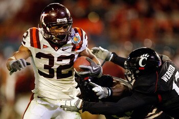 MIAMI - JANUARY 01:  Darren Evans #32 of the Virginia Tech Hokies runs the ball during the FedEx Orange Bowl against the Cincinnati Bearcats at Dolphin Stadium on January 1, 2009 in Miami, Florida.  (Photo by Streeter Lecka/Getty Images)