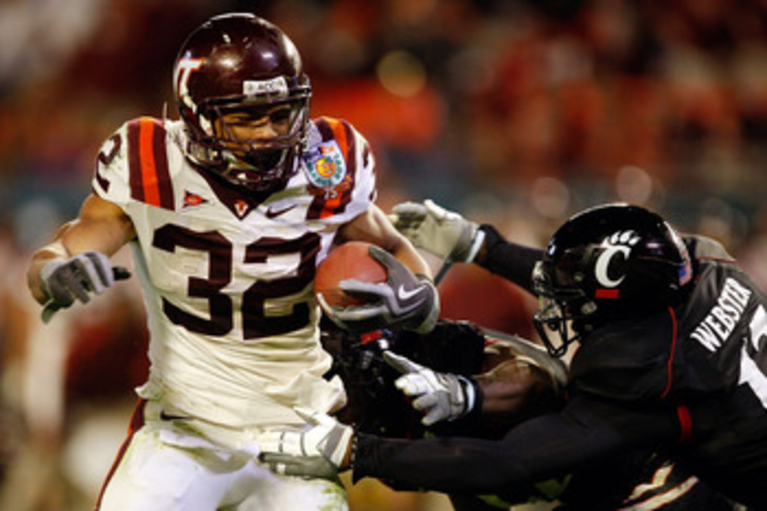 MIAMI - JANUARY 01:  Darren Evans #32 of the Virginia Tech Hokies runs the ball during the FedEx Orange Bowl against the Cincinnati Bearcats at Dolphin Stadium on January 1, 2009 in Miami, Florida.  (Photo by Streeter Lecka/Getty Images)