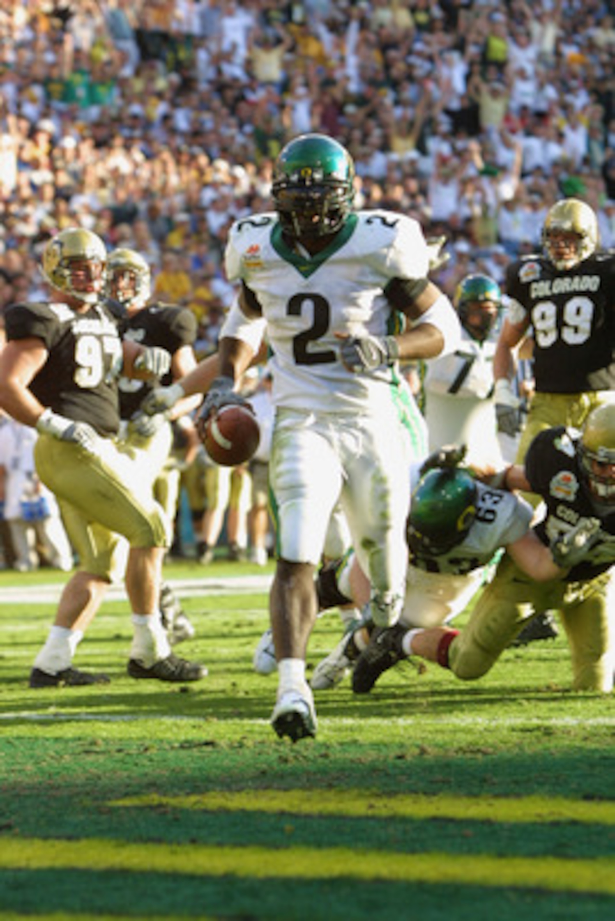 01 Jan 2002 : Onterrio Smith of Oregon carries the ball against Colorado during the game at the  Fiesta Bowl at Sun Devil Stadium in Tempe, Arizona. The Oregon Ducks won 38-16. DIGITAL IMAGE. Mandatory Credit: Jeff Gross/Getty Images
