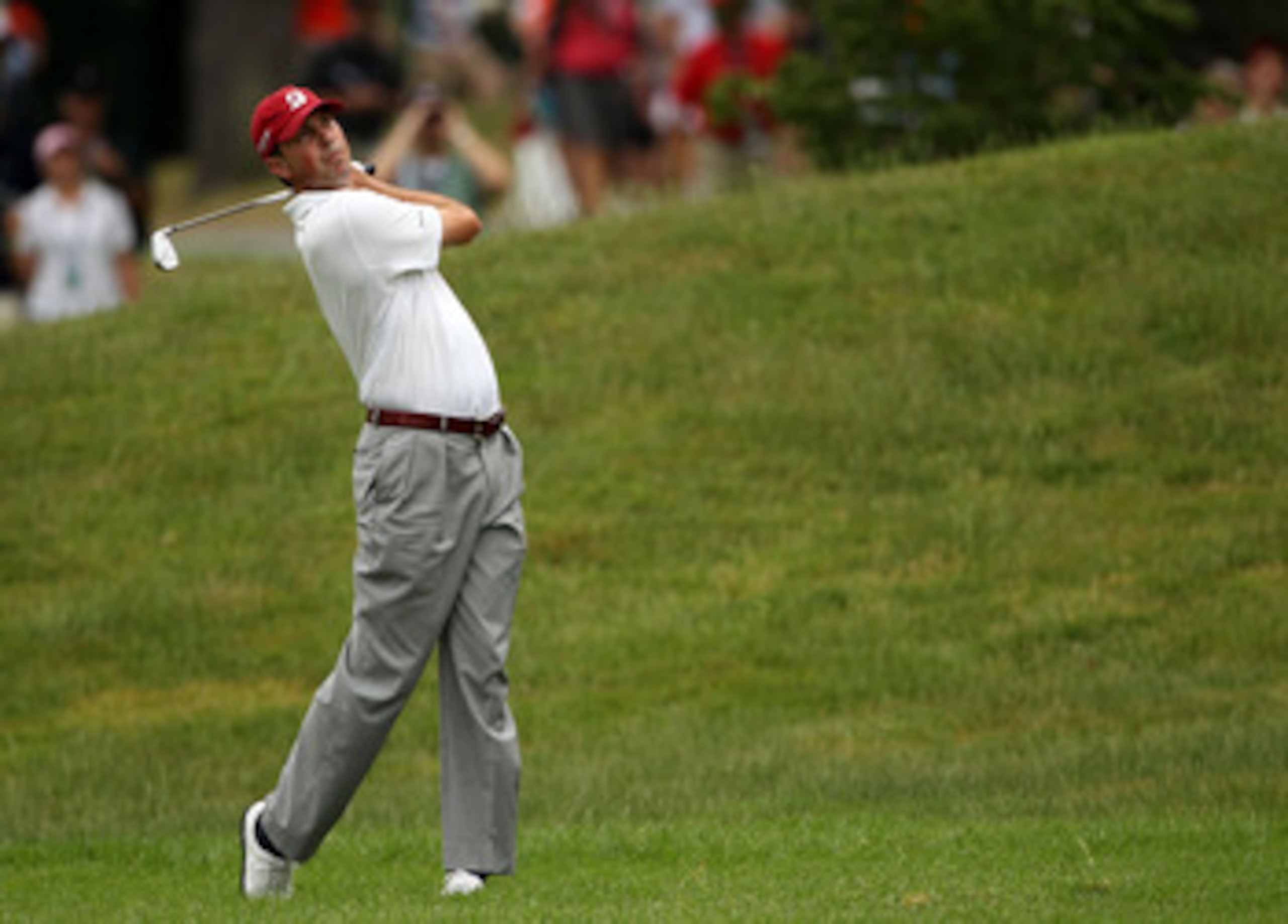 BETHESDA, MD - JUNE 19:  Matt Kuchar hits a shot to the first green during the final round of the 111th U.S. Open at Congressional Country Club on June 19, 2011 in Bethesda, Maryland.  (Photo by Andrew Redington/Getty Images)