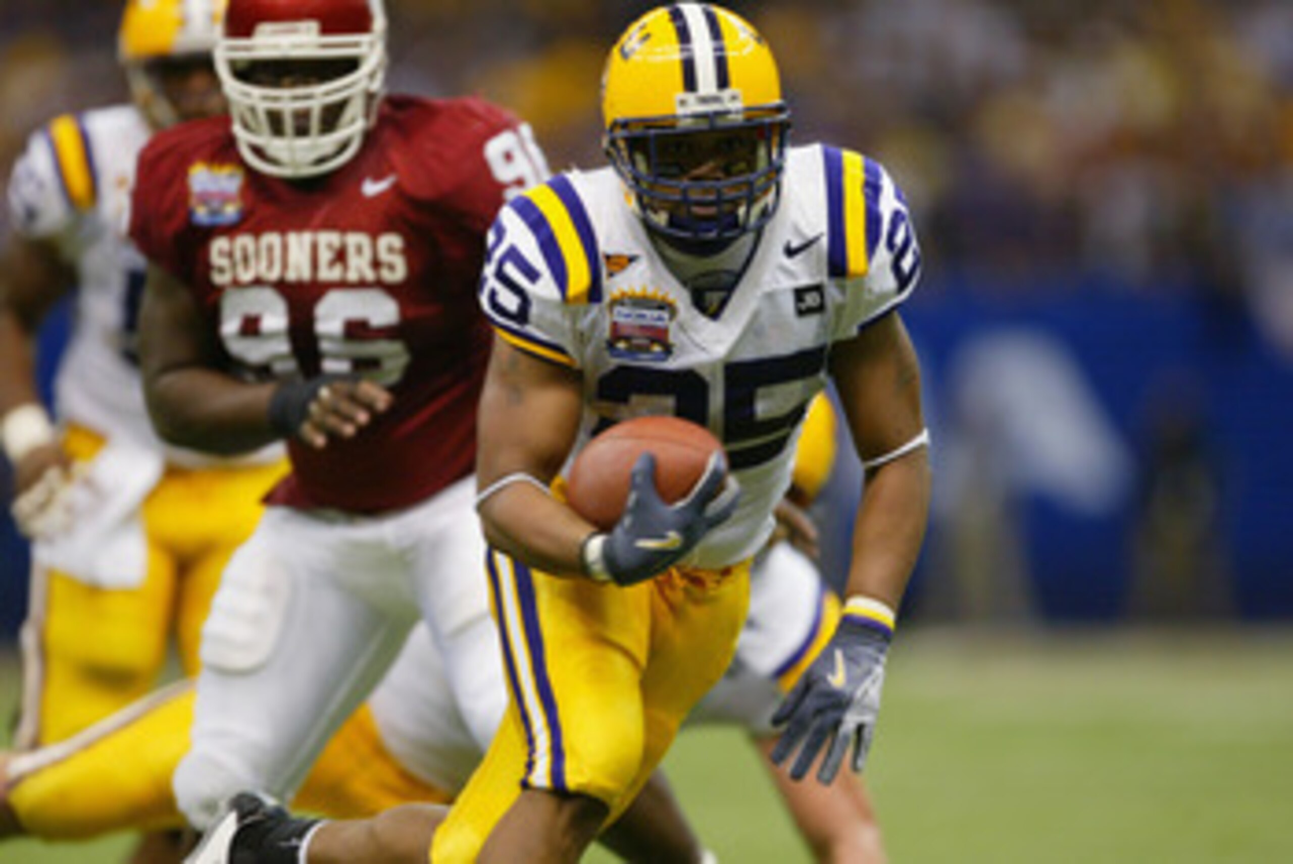 NEW ORLEANS - JANUARY 4:  Running back Justin Vincent #25 of the Louisiana State University Tigers carries the ball against the University of Oklahoma Sooners during the National Championship Nokia Sugar Bowl at the Louisiana Superdome on January 4, 2004 