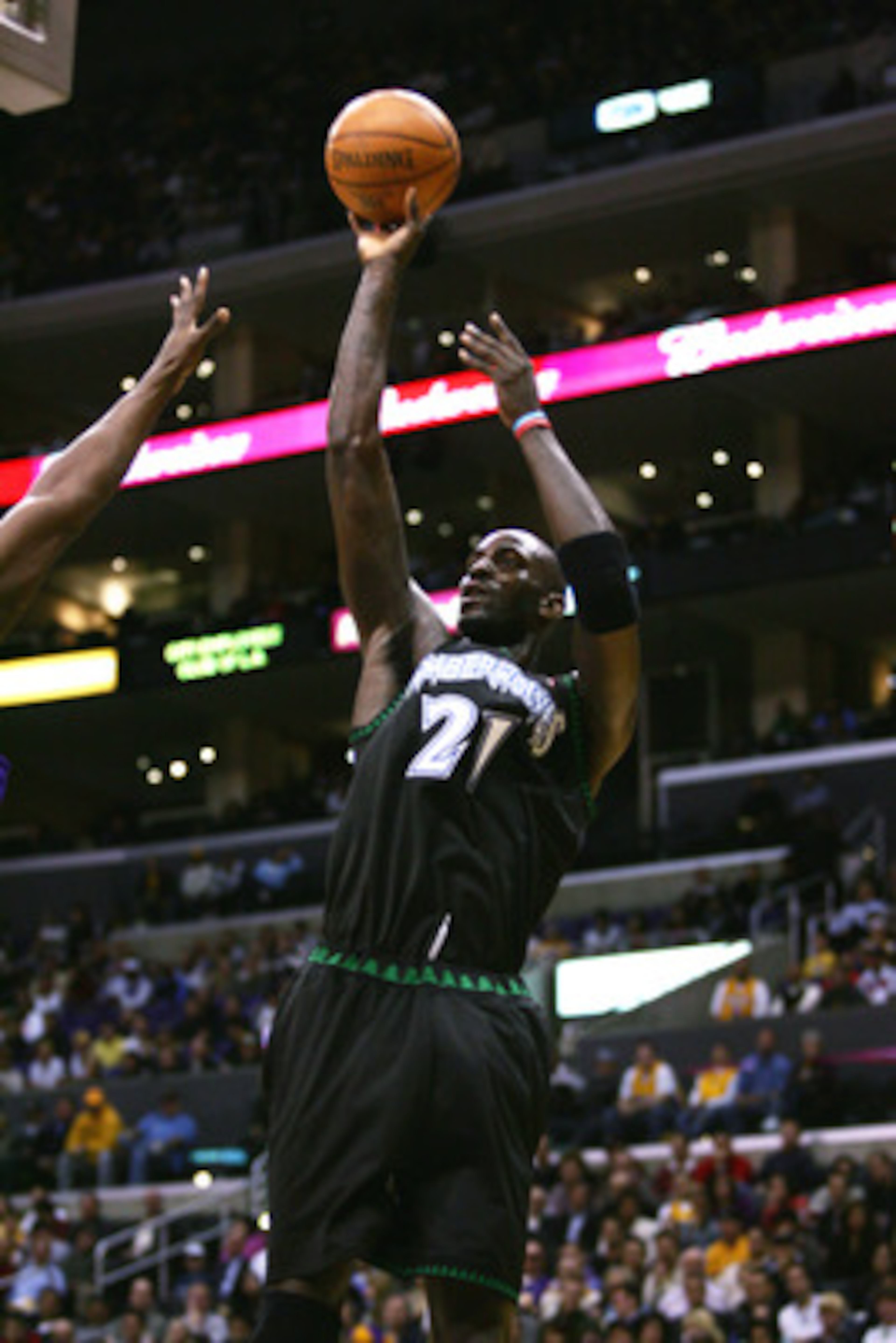 LOS ANGELES - MARCH 15: Kevin Garnett #21 of the Minnesota Timberwolves shoots against the Los Angeles Lakers during the game at the Staples Center on March 15, 2006 in Los Angeles, California. The Lakers won 92-89. NOTE TO USER: User expressly acknowled LOS ANGELES - MARCH 15: Kevin Garnett #21 of the Minnesota Timberwolves shoots against the Los Angeles Lakers during the game at the Staples Center on March 15, 2006 in Los Angeles, California. The Lakers won 92-89. NOTE TO USER: User expressly acknowled