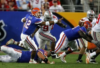 GLENDALE, AZ - JANUARY 08:  Quarterback Chris Leak #12 of the Florida Gators throws a lateral pass against the Ohio State Buckeyes during the 2007 Tostitos BCS National Championship Game at the University of Phoenix Stadium on January 8, 2007 in Glendale,