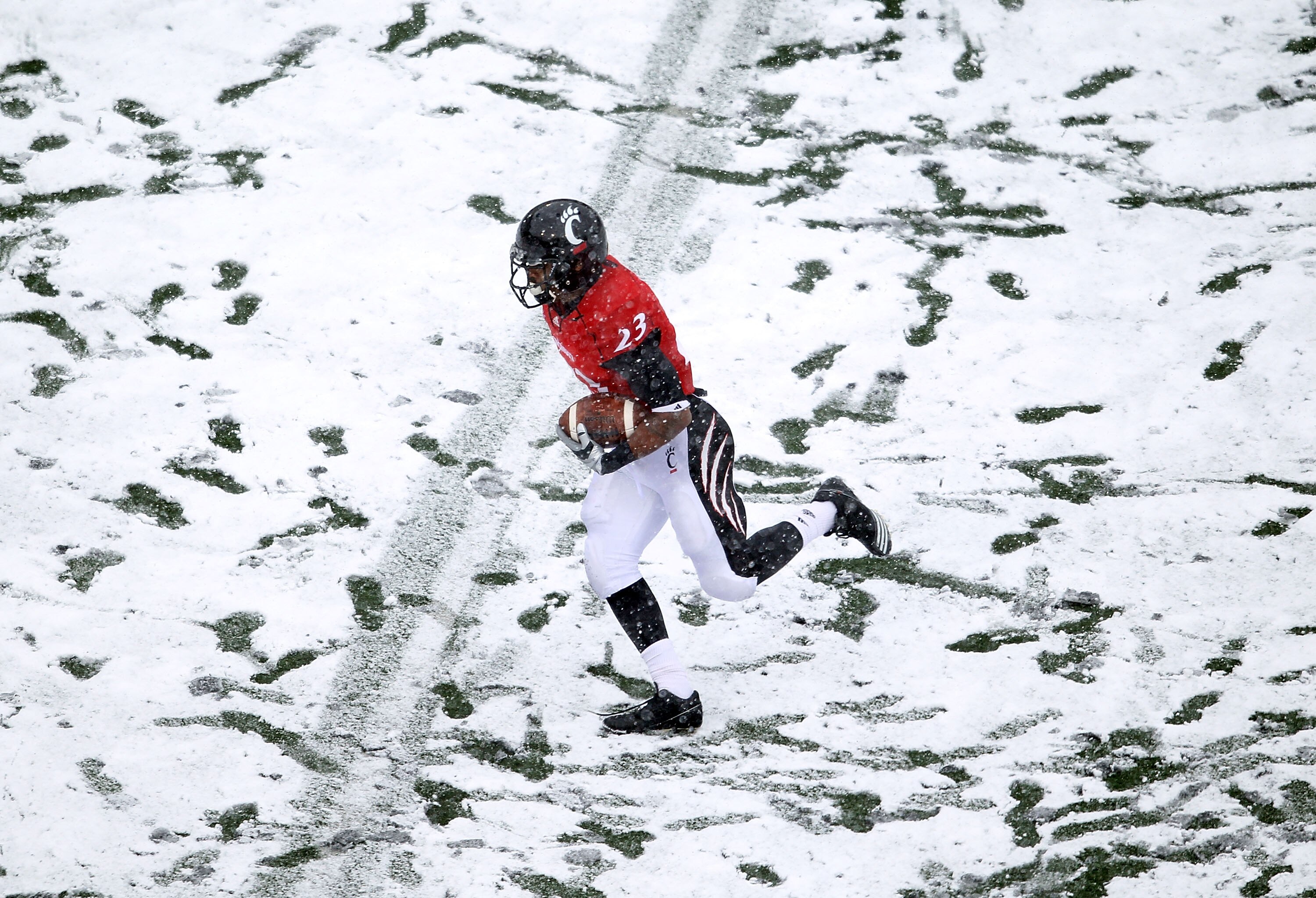 CINCINNATI, OH - DECEMBER 04:  Isaiah Pead #23 of the Cincinnati Bearcats runs with the ball  during the Big East Conference game against the Pittsburgh Panthers at Nippert Stadium on December 4, 2010 in Cincinnati, Ohio. Pittsburgh won 28-10.  (Photo by