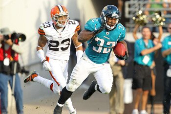 JACKSONVILLE, FL - NOVEMBER 21:  Maurice Jones-Drew #32 of the Jacksonville Jaguars breaks out for a big run that would lead to the winning touchdown during a game agaisnt the Cleveland Browns at EverBank Field on November 21, 2010 in Jacksonville, Florid