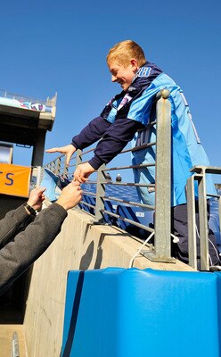NASHVILLE, TN - DECEMBER 19:  Kerry Collins #5 of the Tennessee Titans signs an autograph for a fan before a game against the Houston Texans at LP Field on December 19, 2010 in Nashville, Tennessee.  (Photo by Grant Halverson/Getty Images)