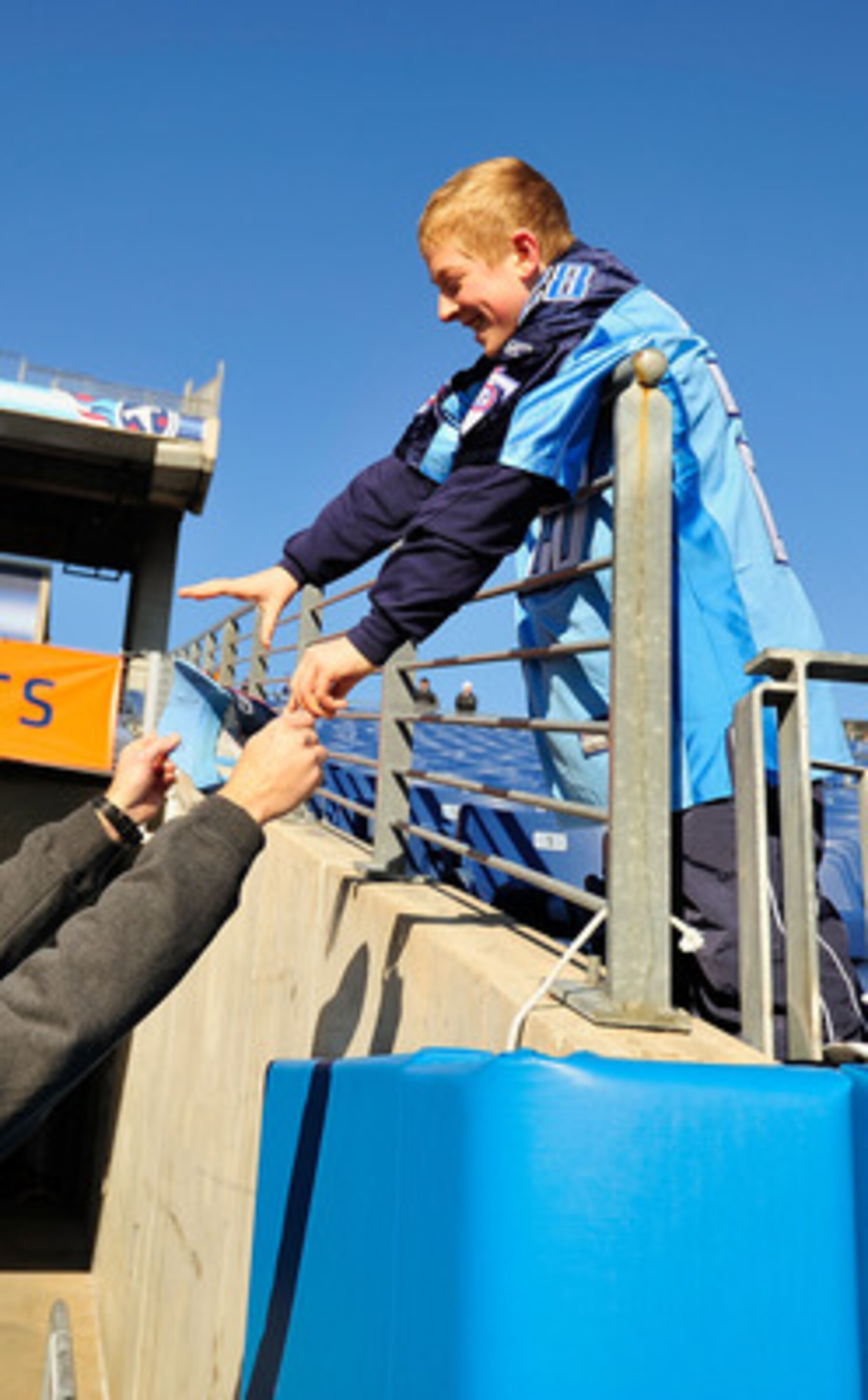 NASHVILLE, TN - DECEMBER 19:  Kerry Collins #5 of the Tennessee Titans signs an autograph for a fan before a game against the Houston Texans at LP Field on December 19, 2010 in Nashville, Tennessee.  (Photo by Grant Halverson/Getty Images)