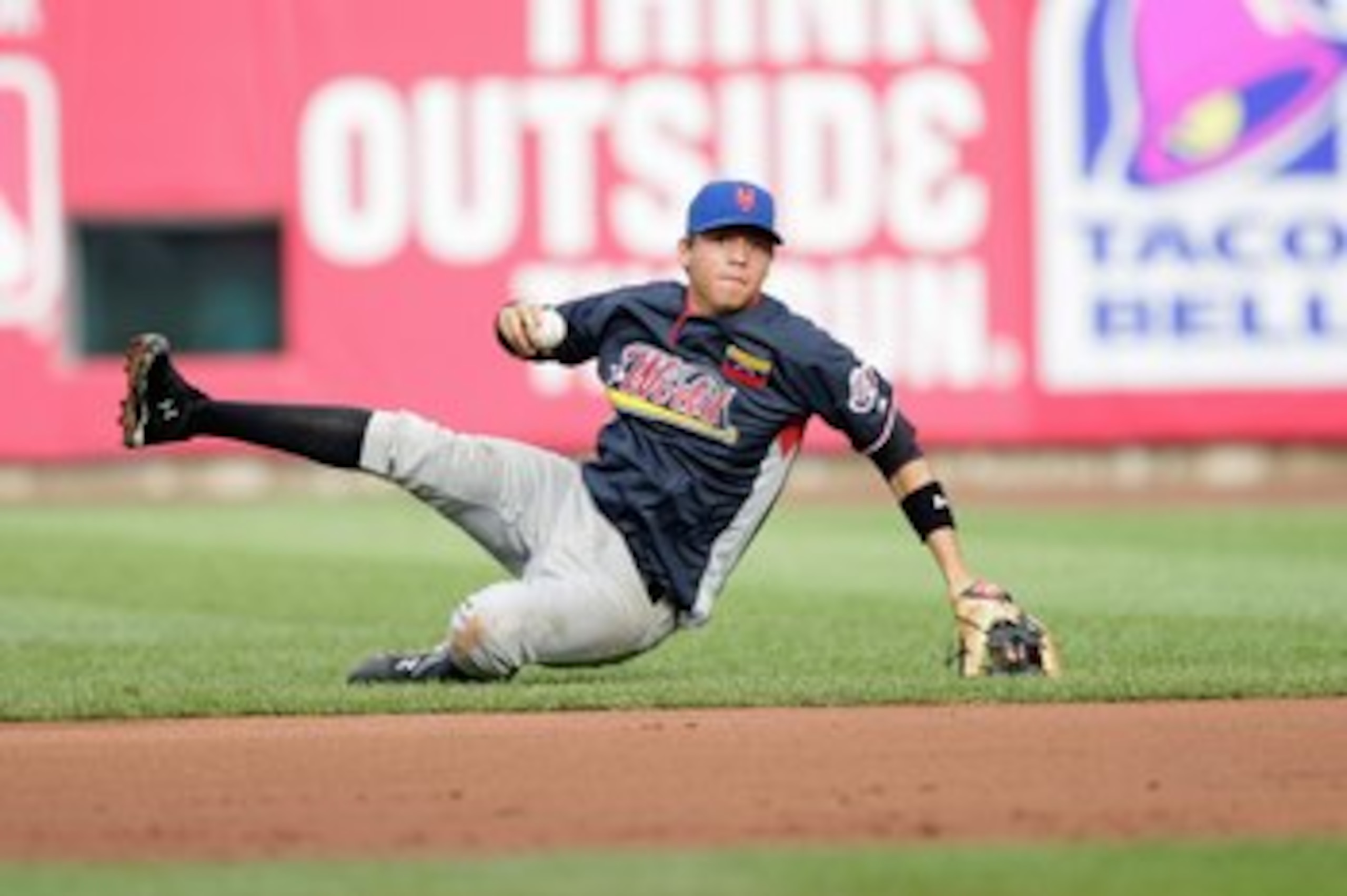 ST. LOUIS, MO - JULY 12: World Futures All-Star Wilmer Flores of the New York Mets fields during the 2009 XM All-Star Futures Game at Busch Stadium on July 12, 2009 in St. Louis, Missouri. (Photo by Jamie Squire/Getty Images) ST. LOUIS, MO - JULY 12: World Futures All-Star Wilmer Flores of the New York Mets fields during the 2009 XM All-Star Futures Game at Busch Stadium on July 12, 2009 in St. Louis, Missouri. (Photo by Jamie Squire/Getty Images)