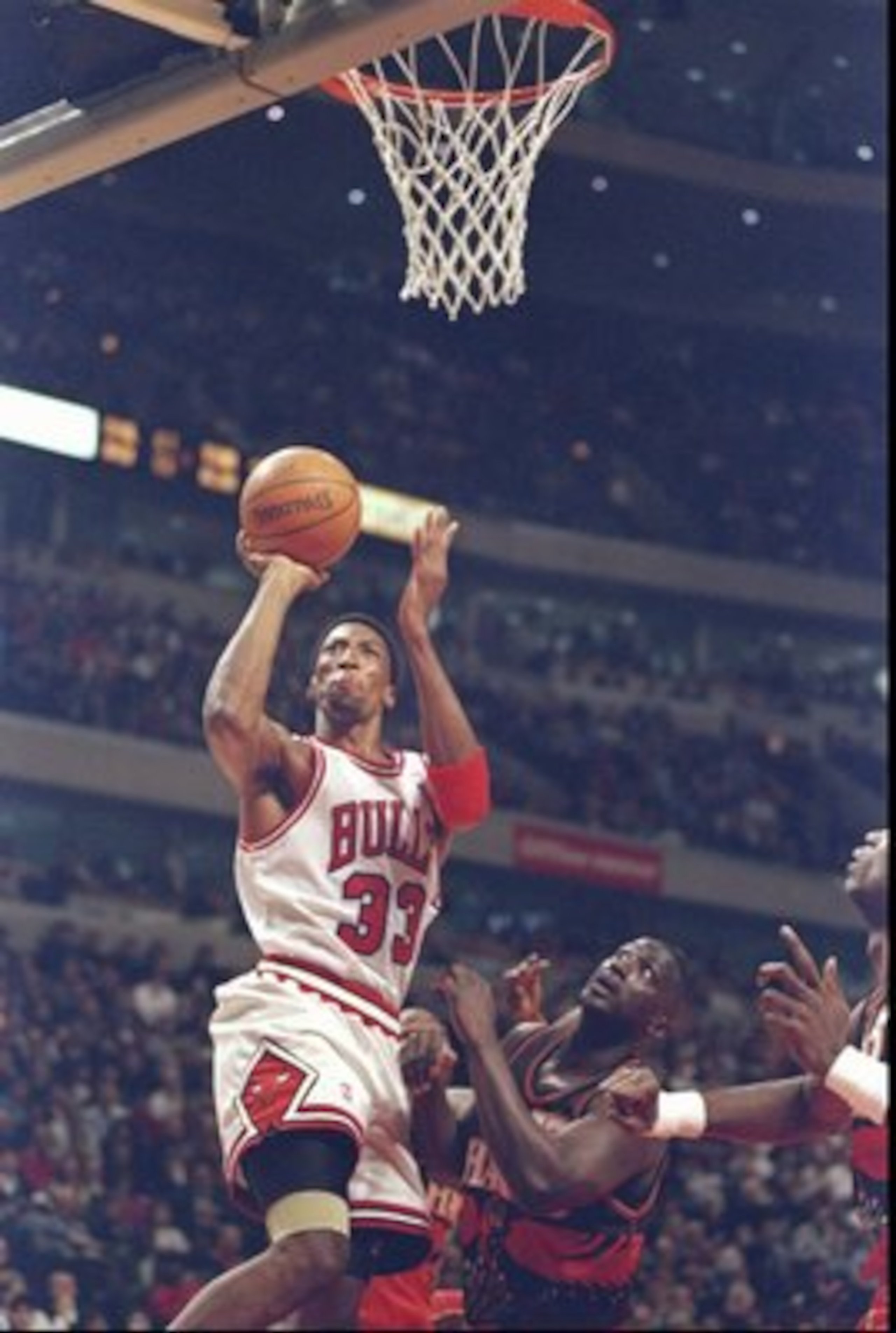 13 Feb 1998:  Guard Scottie Pippen of the Chicago Bulls goes up for two during a game against the Atlanta Hawks at the United Center in Chicago, Illinois.  The Bulls won the game, 112-110. Mandatory Credit: Jonathan Daniel  /Allsport