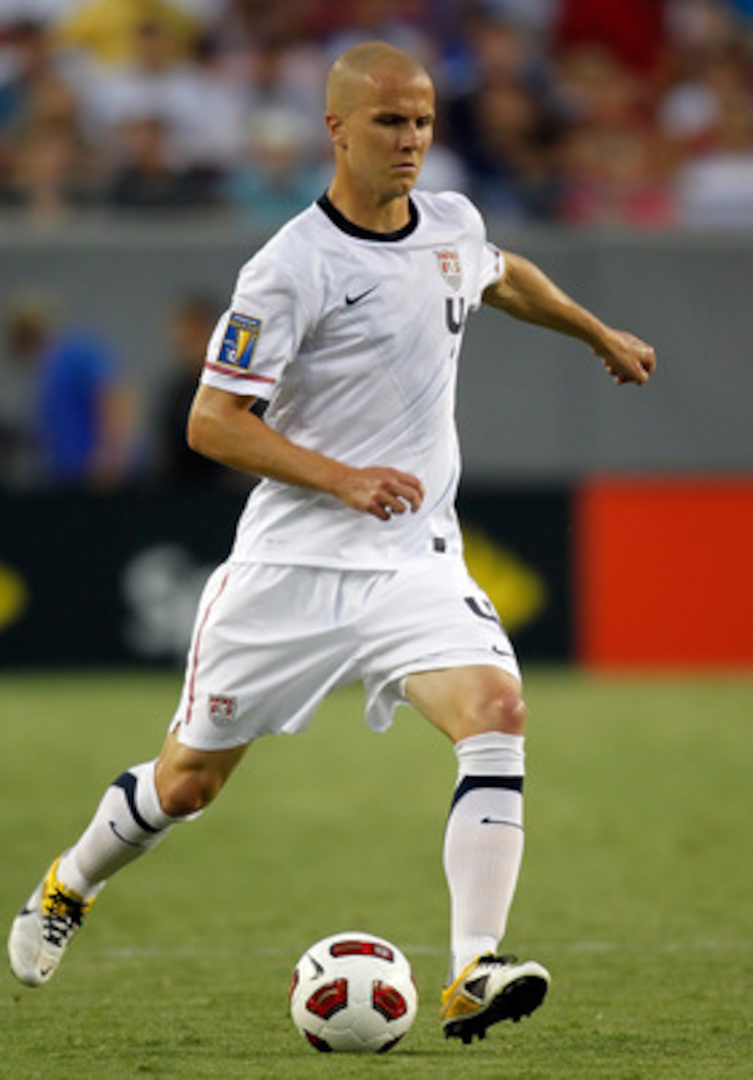 TAMPA, FL - JUNE 11:  Michael Bradley #4 of Team United States advances the ball against Team Panama during the CONCACAF Gold Cup Match at Raymond James Stadium on June 11, 2011 in Tampa, Florida.  (Photo by J. Meric/Getty Images)
