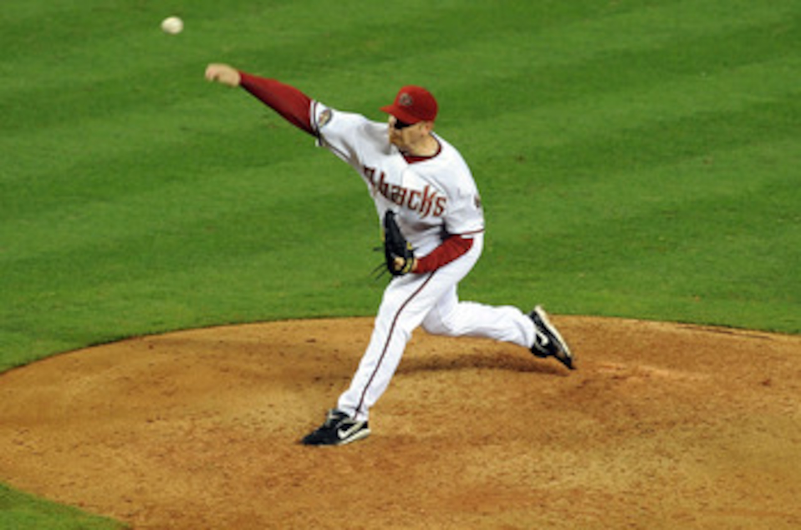 PHOENIX - JUNE 16:  J.J. Putz #40 of the Arizona Diamondbacks delivers a pitch against the San Francisco Giants at Chase Field on June 16, 2011 in Phoenix, Arizona.  (Photo by Norm Hall/Getty Images)