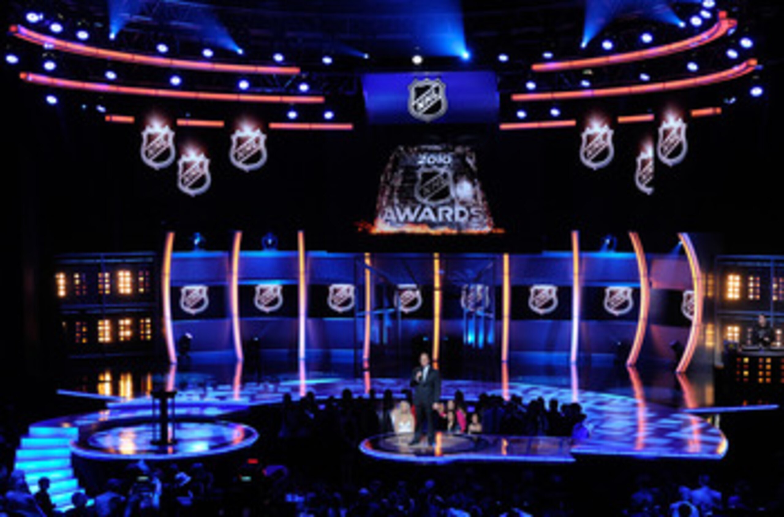 LAS VEGAS - JUNE 23:  Actor/comedian Jay Mohr hosts the 2010 NHL Awards at The Pearl concert theater at the Palms Casino Resort June 23, 2010 in Las Vegas, Nevada.  (Photo by Ethan Miller/Getty Images for NHLI)