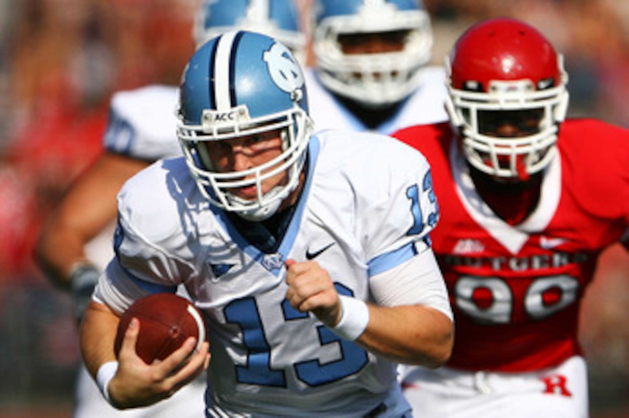 NEW BRUNSWICK, NJ - SEPTEMBER 25:  T.J. Yates #13 of the North Carolina Tar Heels runs the ball against the Rutgers Scarlet Knights at Rutgers Stadium on September 25, 2010 in New Brunswick, New Jersey.  (Photo by Andrew Burton/Getty Images)