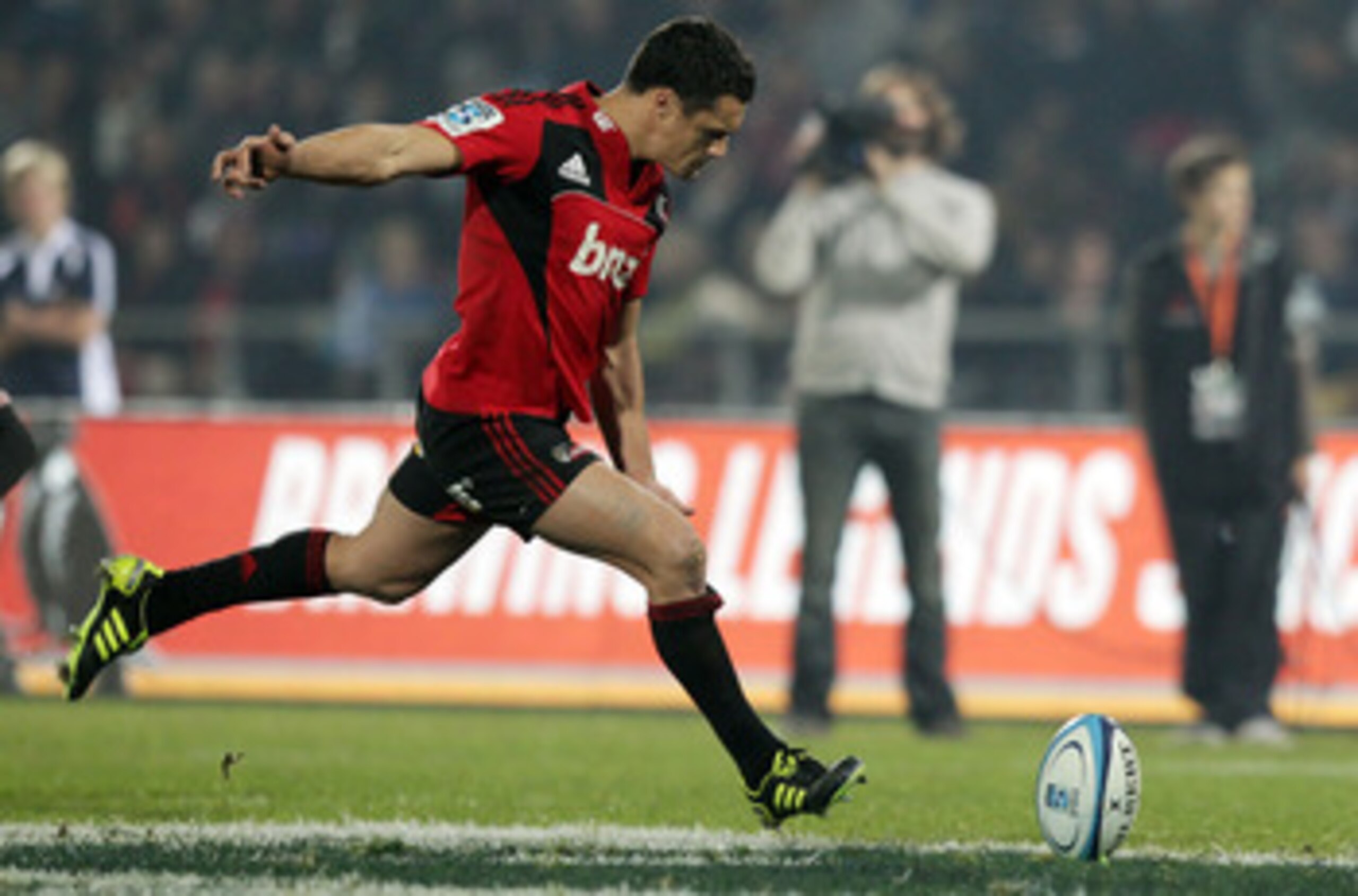 NAPIER, NEW ZEALAND - MAY 21: Dan Carter of the Crusaders kicks during the round 14 Super Rugby match between the Crusaders and the Chiefs at McLean Park on May 21, 2011 in Napier, New Zealand. (Photo by Hagen Hopkins/Getty Images) NAPIER, NEW ZEALAND - MAY 21: Dan Carter of the Crusaders kicks during the round 14 Super Rugby match between the Crusaders and the Chiefs at McLean Park on May 21, 2011 in Napier, New Zealand. (Photo by Hagen Hopkins/Getty Images)