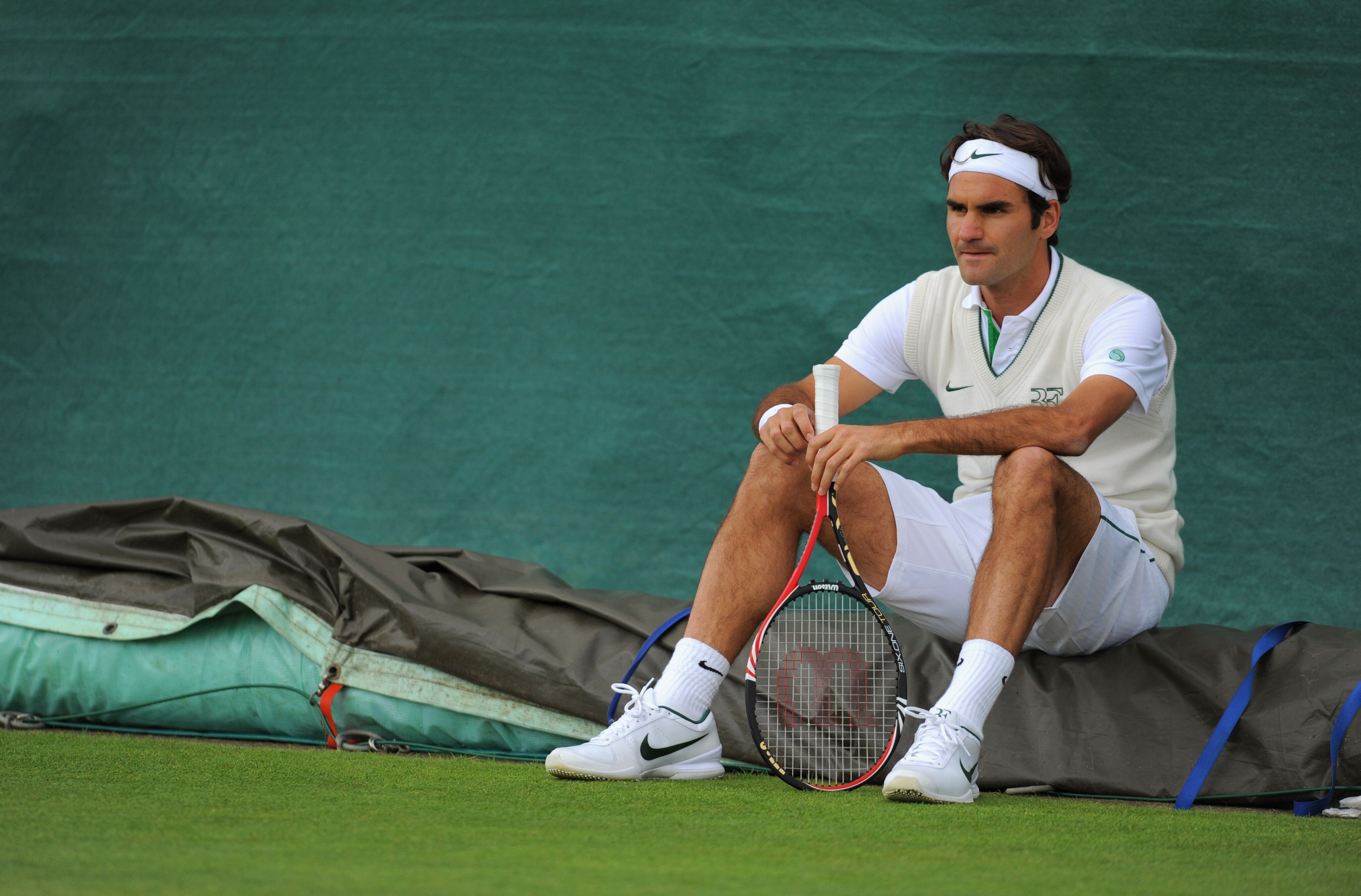 WIMBLEDON, ENGLAND - JUNE 19: Roger Federer of Switzerland trains ahead of the Wimbledon Lawn Tennis Championships on June 19, 2011 in Wimbledon, England.  (Photo by Michael Regan/Getty Images)