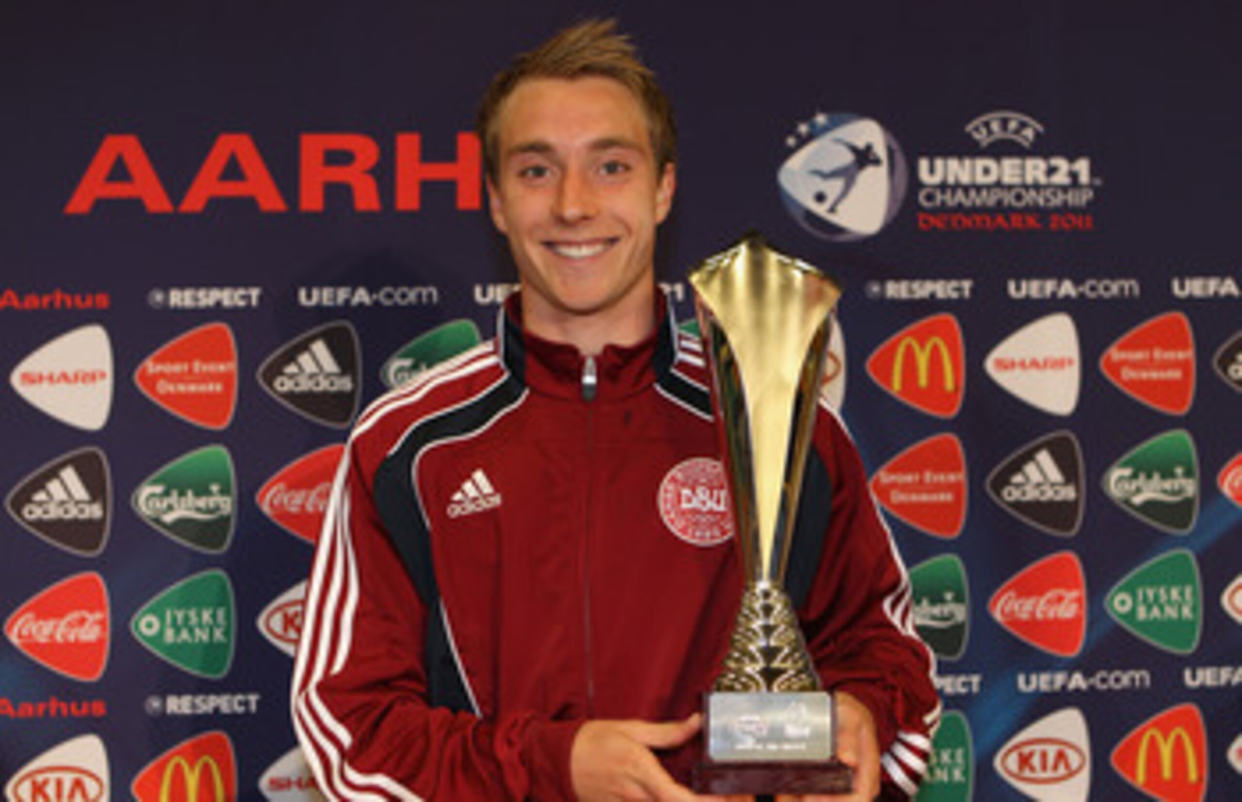 AARHUS, DENMARK - JUNE 14: Christian Eriksen of Denmark receives the Man Of The Match trophy after the UEFA European Under-21 Championship Group A match between Denmark and Belarus at the Aarhus stadium on on June 14, 2011 in Aarhus, Denmark. (Photo by AARHUS, DENMARK - JUNE 14: Christian Eriksen of Denmark receives the Man Of The Match trophy after the UEFA European Under-21 Championship Group A match between Denmark and Belarus at the Aarhus stadium on on June 14, 2011 in Aarhus, Denmark. (Photo by