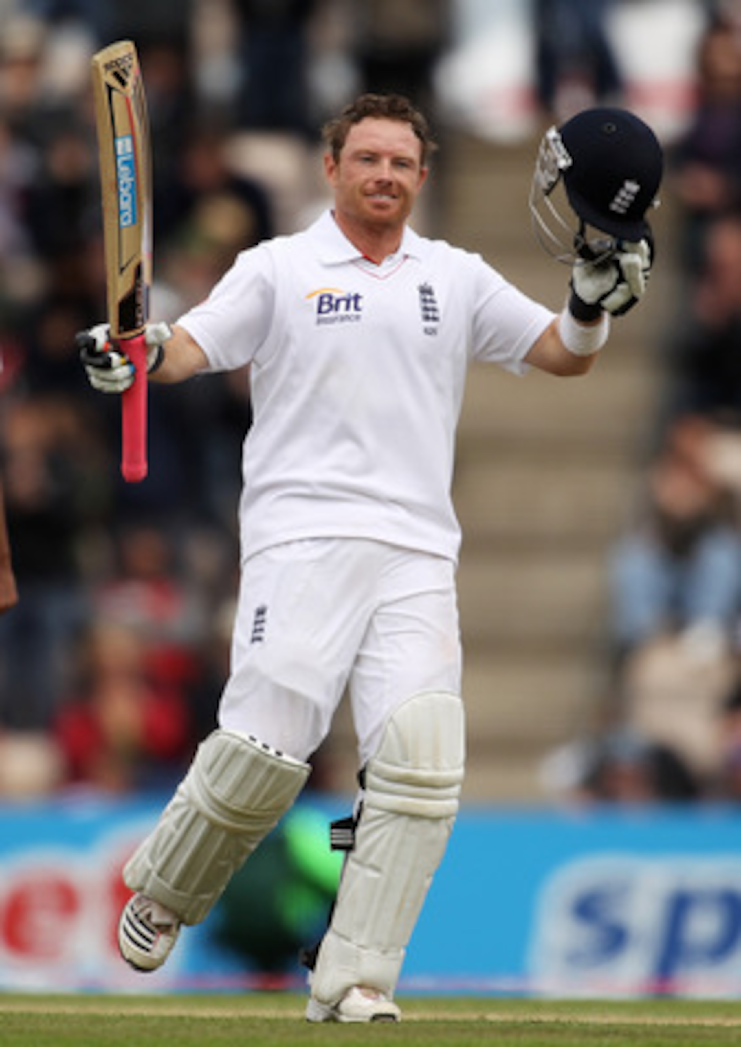 SOUTHAMPTON, ENGLAND - JUNE 19:  Ian Bell of England celebrates his century during day four of the 3rd npower Test Match between England and Sri Lanka at the Rose Bowl on June 19, 2011 in Southampton, England.  (Photo by Bryn Lennon/Getty Images)