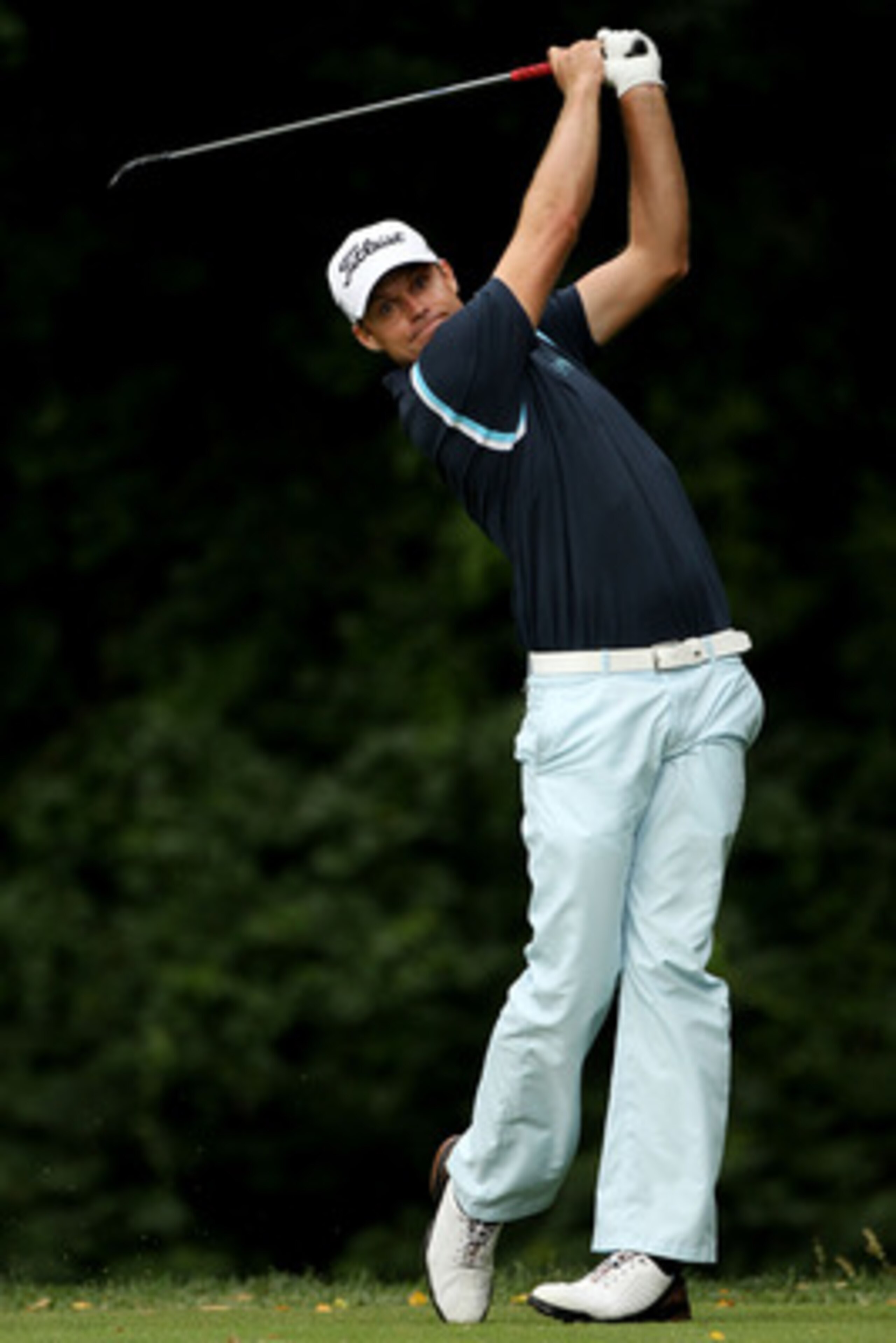 BETHESDA, MD - JUNE 16:  Nick Watney hits his tee shot on the 14th hole during the first round of the 111th U.S. Open at Congressional Country Club on June 16, 2011 in Bethesda, Maryland.  (Photo by Andrew Redington/Getty Images)