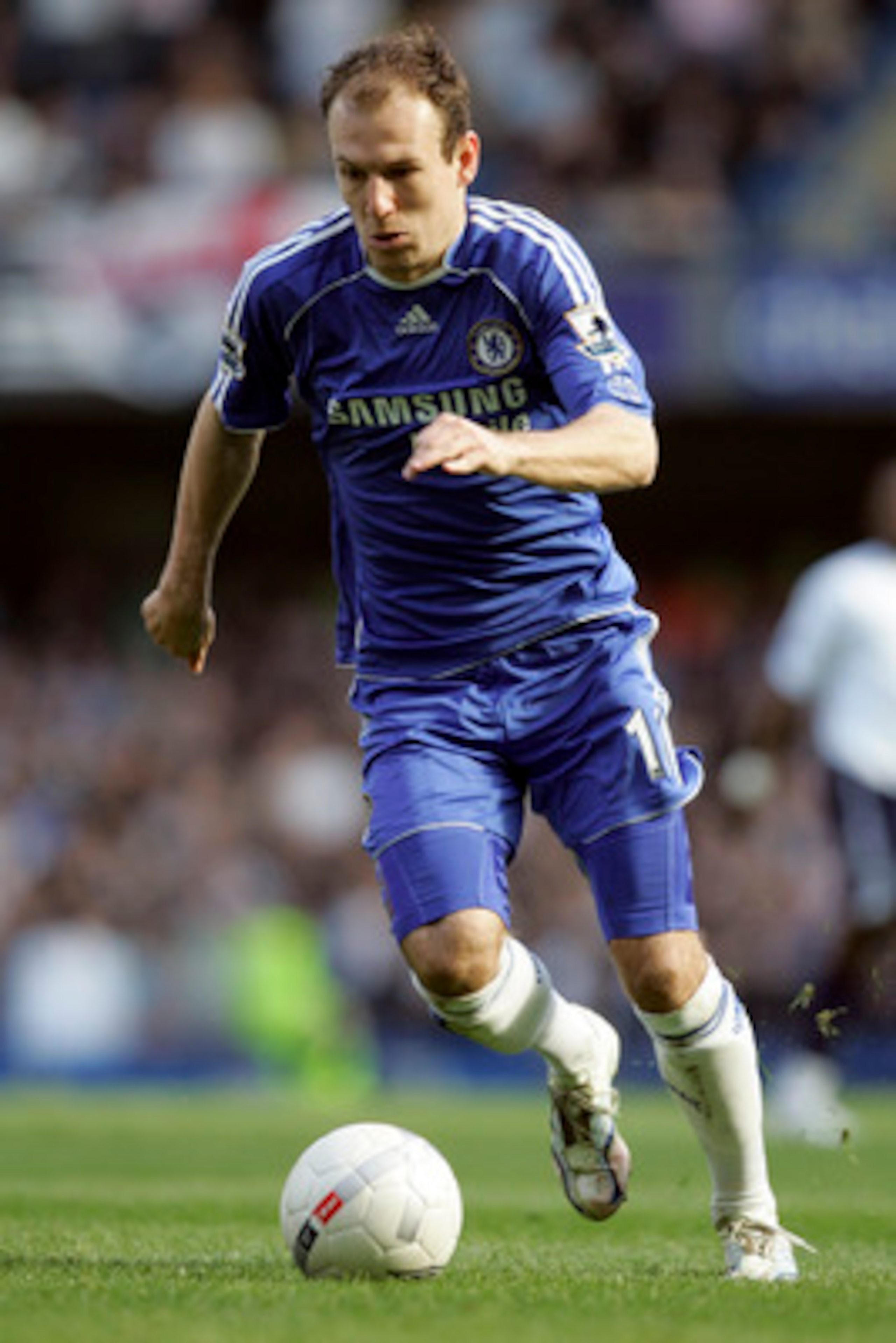 LONDON - MARCH 11: Arjen Robben of Chelsea in action during the FA Cup sponsored by E.ON Quarter Final between Chelsea and Tottenham Hotspur at Stamford Bridge on March 11, 2007 in London, England. (Photo by Christopher Lee/Getty Images) LONDON - MARCH 11: Arjen Robben of Chelsea in action during the FA Cup sponsored by E.ON Quarter Final between Chelsea and Tottenham Hotspur at Stamford Bridge on March 11, 2007 in London, England. (Photo by Christopher Lee/Getty Images)