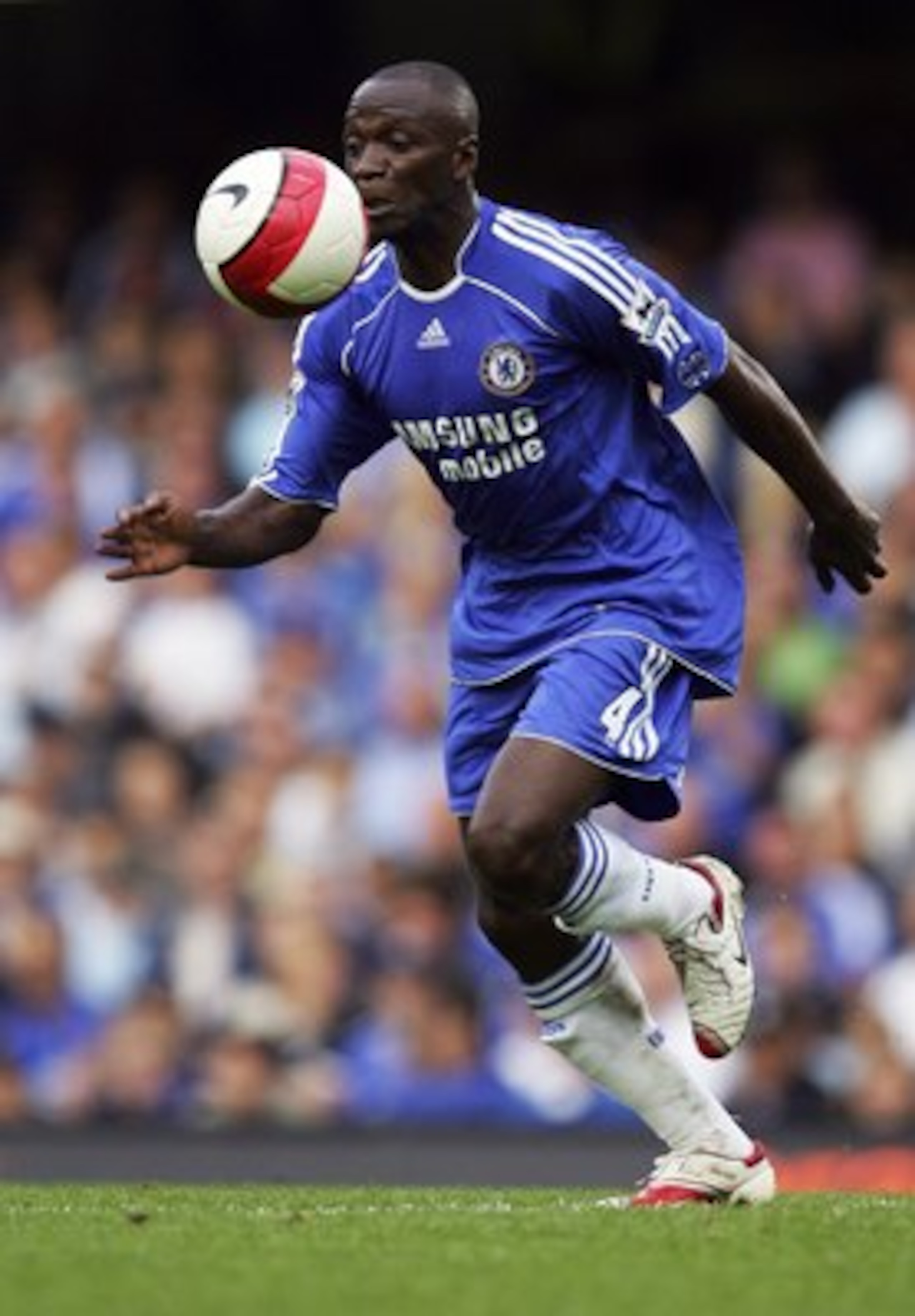 LONDON - SEPTEMBER 30: Claude Makelele of Chelsea in action during the Barclays Premiership match between Chelsea and Aston Villa at Stamford Bridge on September 30, 2006 London, England. (Photo by Mike Hewitt/Getty Images) LONDON - SEPTEMBER 30: Claude Makelele of Chelsea in action during the Barclays Premiership match between Chelsea and Aston Villa at Stamford Bridge on September 30, 2006 London, England. (Photo by Mike Hewitt/Getty Images)
