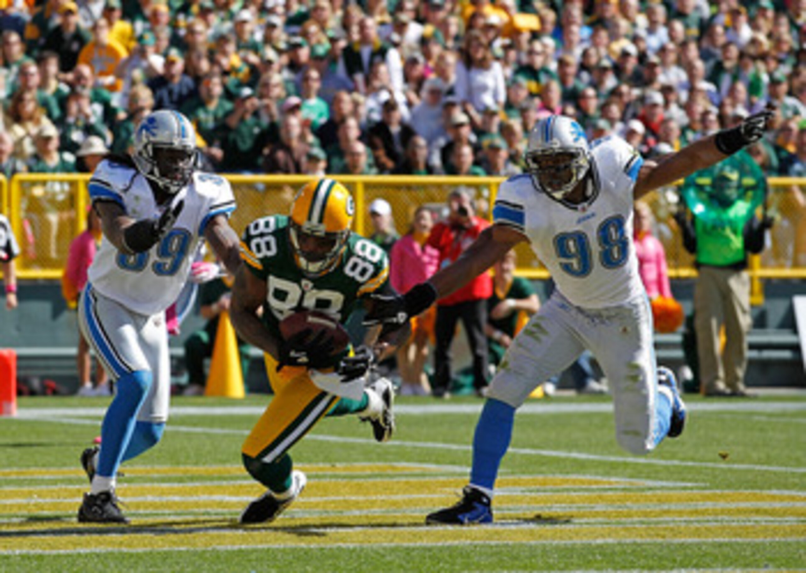 GREEN BAY, WI - OCTOBER 03: Jermichael Finley #88 of the Green Bay Packers catches a touchdown pass between C.C. Brown #39 and Julian Peterson #98 of the Detroit Lions at Lambeau Field on October 3, 2010 in Green Bay, Wisconsin. (Photo by Jonathan Daniel/