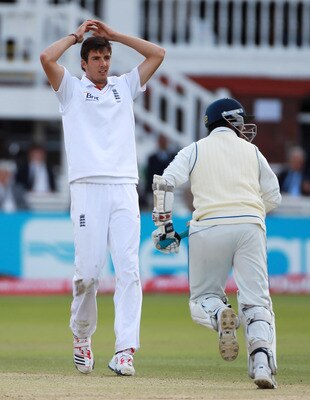 LONDON, ENGLAND - JUNE 07:  Steven Finn of England is frustrated by Prasanna Jayawardene of Sri Lanka during day five of the 2nd npower Test Match between England and Sri Lanka at Lord's Cricket Ground on June 7, 2011 in London, England.  (Photo by Tom Sh