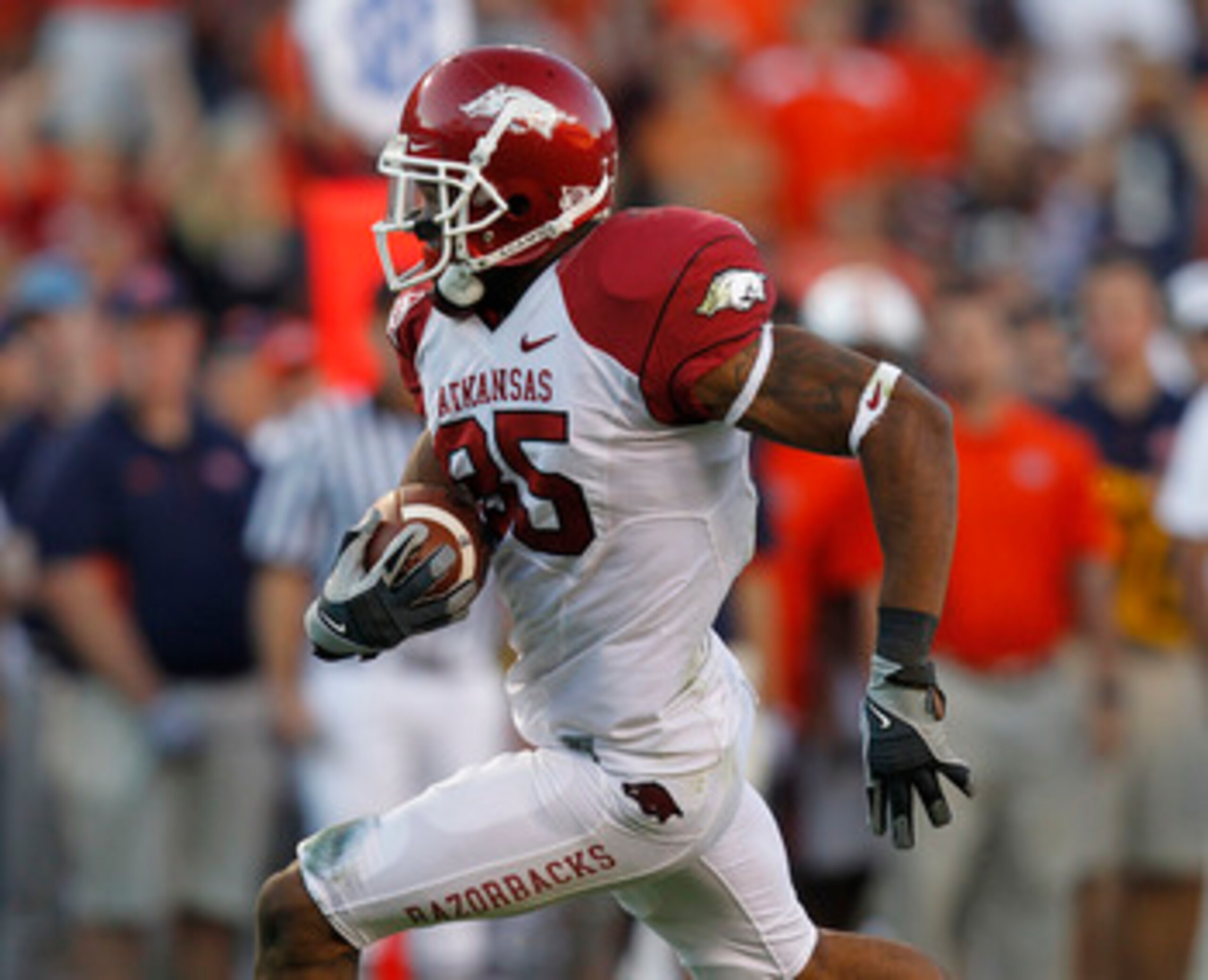 AUBURN - OCTOBER 16:  Wide receiver Greg Childs #85 of the Arkansas Razorbacks makes a reception and runs for a touchdown in the fourth quarter during the game against the Auburn Tigers at Jordan-Hare Stadium on October 16, 2010 in Auburn, Alabama.  The T