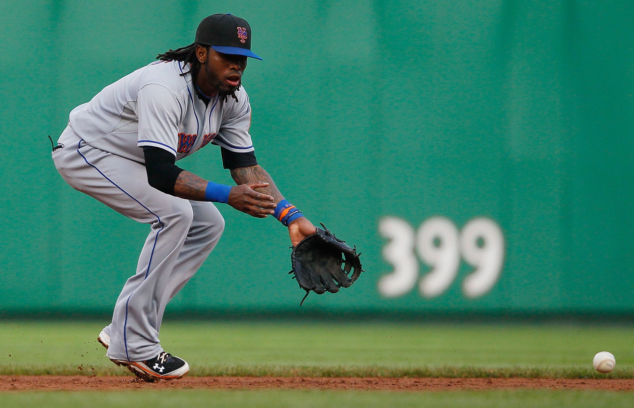 PITTSBURGH - JUNE 13: Jose Reyes #7 of the New York Mets fields a ball in the infield against the Pittsburgh Pirates during the game on June 13, 2011 at PNC Park in Pittsburgh, Pennsylvania. (Photo by Jared Wickerham/Getty Images) PITTSBURGH - JUNE 13: Jose Reyes #7 of the New York Mets fields a ball in the infield against the Pittsburgh Pirates during the game on June 13, 2011 at PNC Park in Pittsburgh, Pennsylvania. (Photo by Jared Wickerham/Getty Images)