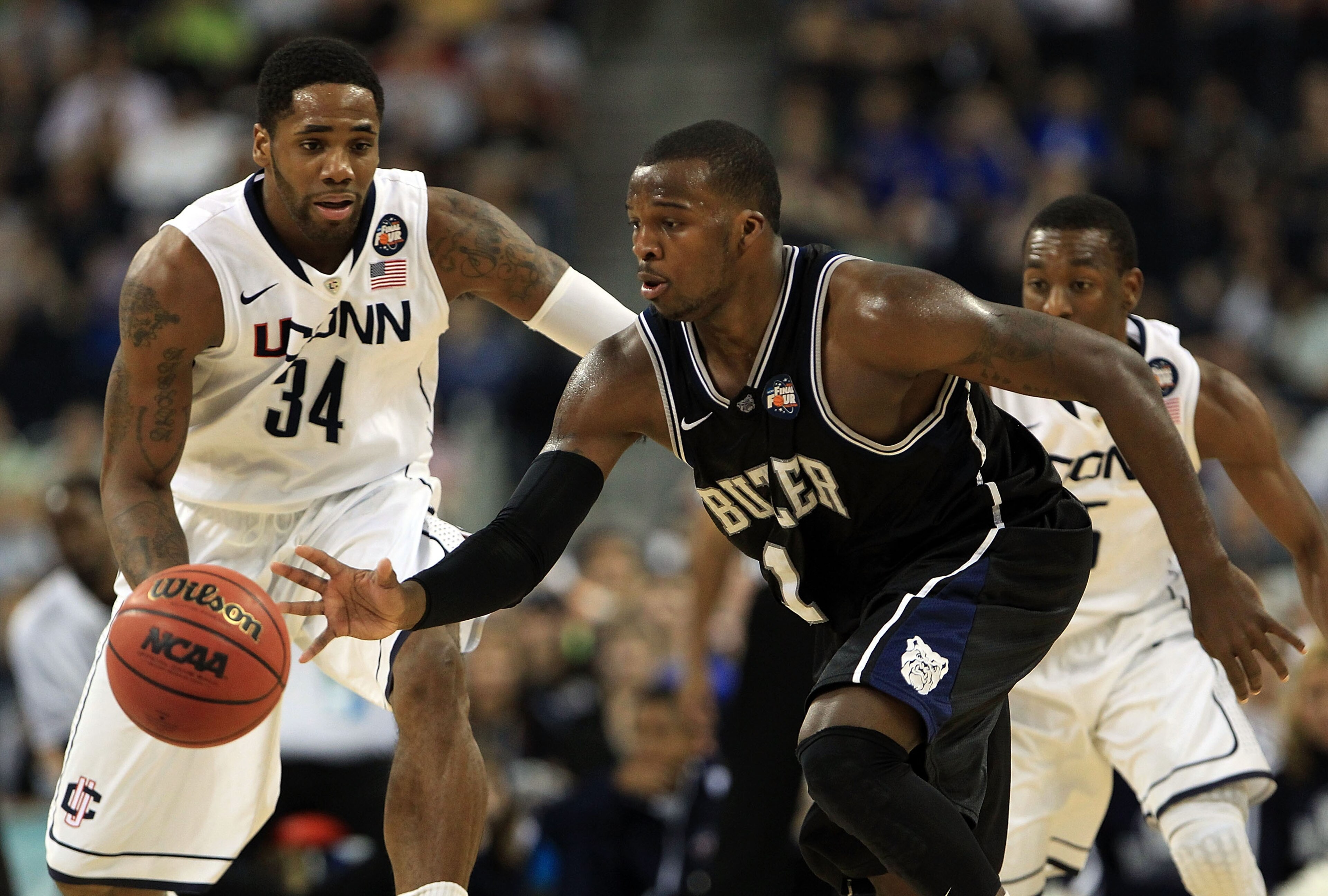 HOUSTON, TX - APRIL 04: Shelvin Mack #1 of the Butler Bulldogs handles the ball against the Connecticut Huskies during the National Championship Game of the 2011 NCAA Division I Men's Basketball Tournament at Reliant Stadium on April 4, 2011 in Houston, HOUSTON, TX - APRIL 04: Shelvin Mack #1 of the Butler Bulldogs handles the ball against the Connecticut Huskies during the National Championship Game of the 2011 NCAA Division I Men's Basketball Tournament at Reliant Stadium on April 4, 2011 in Houston,